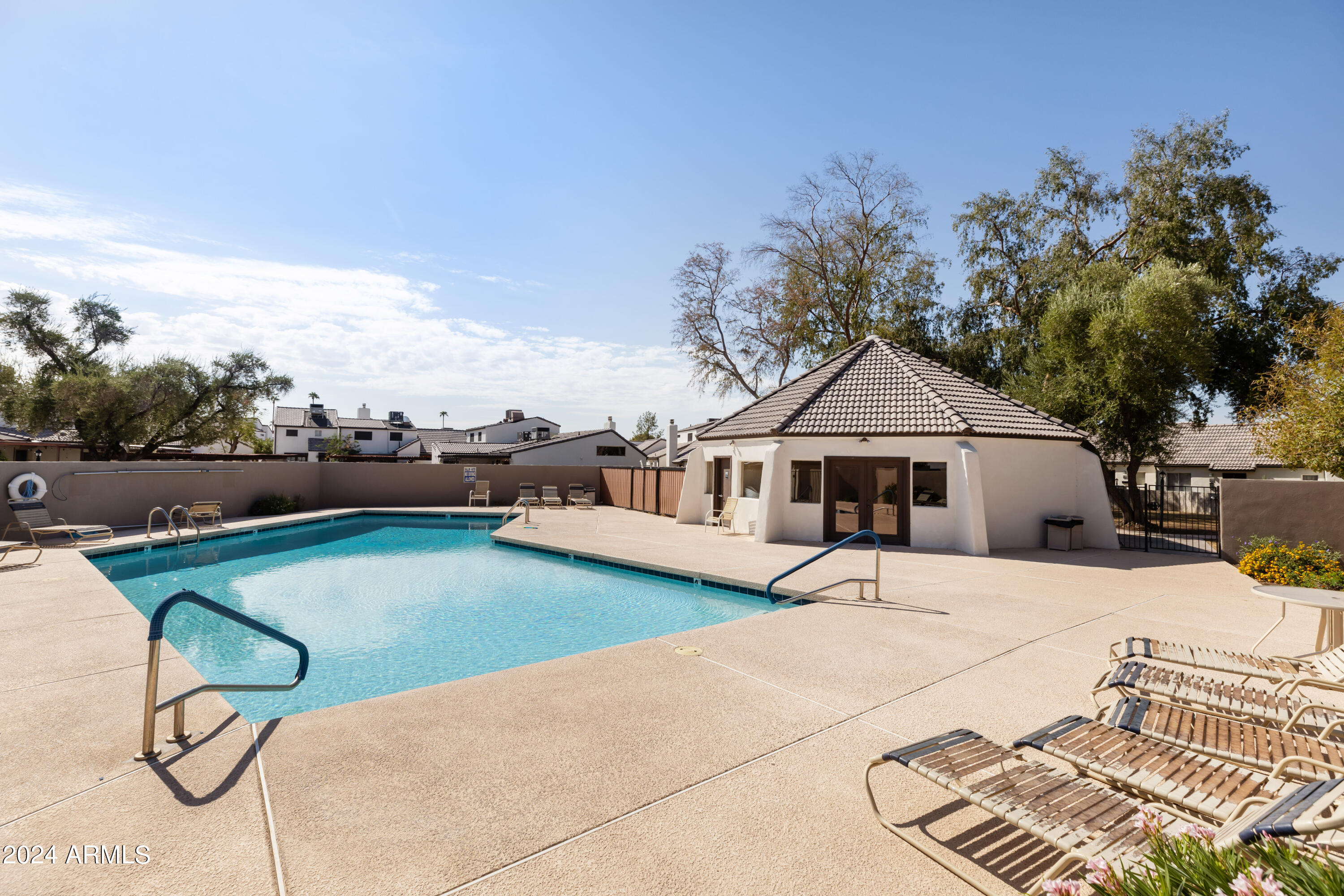 1137 E BELMONT Avenue