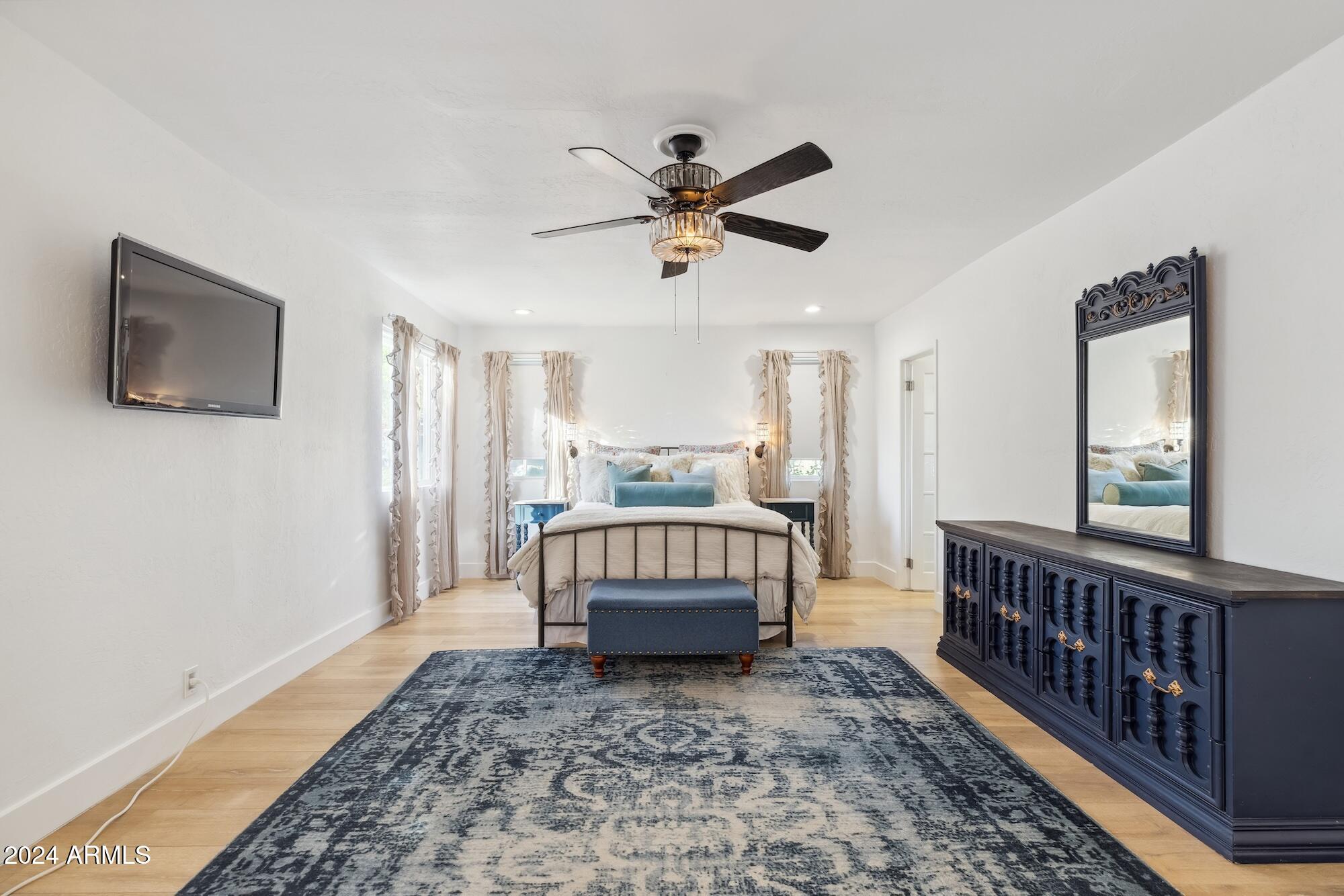 2230 E CLARENDON Avenue