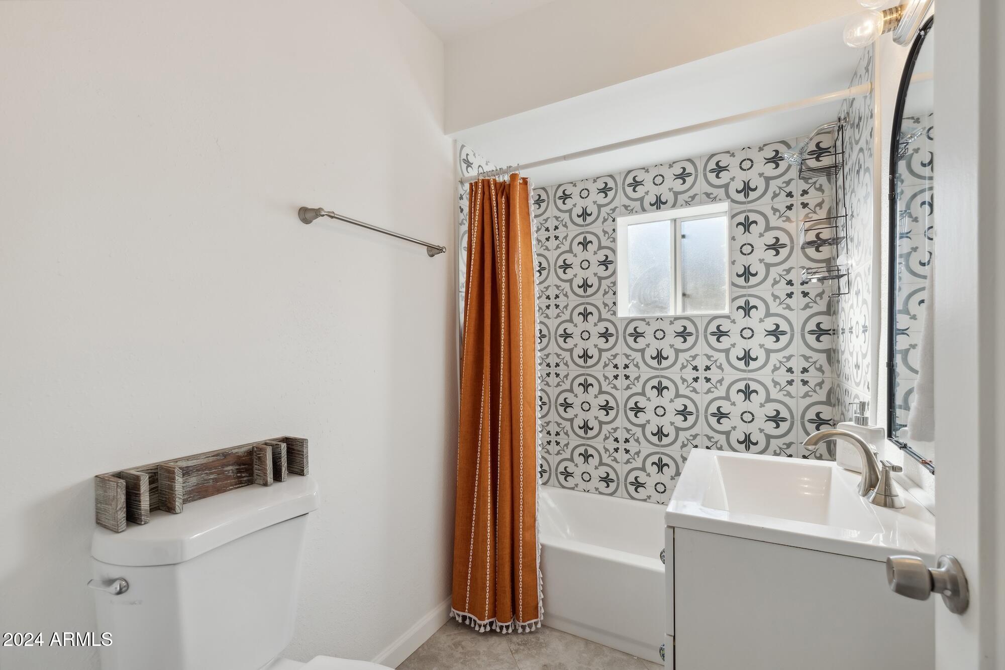 2230 E CLARENDON Avenue