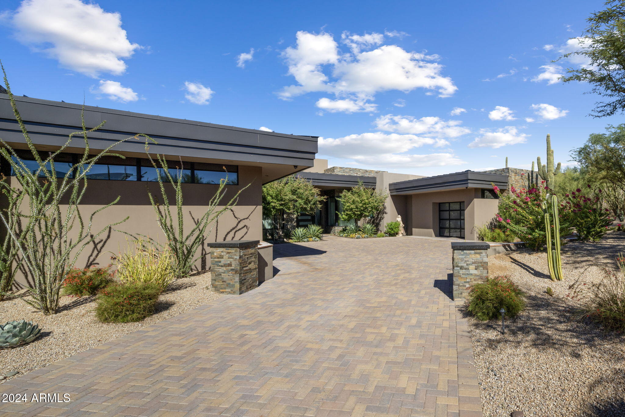 10284 E RUNNING DEER Trail