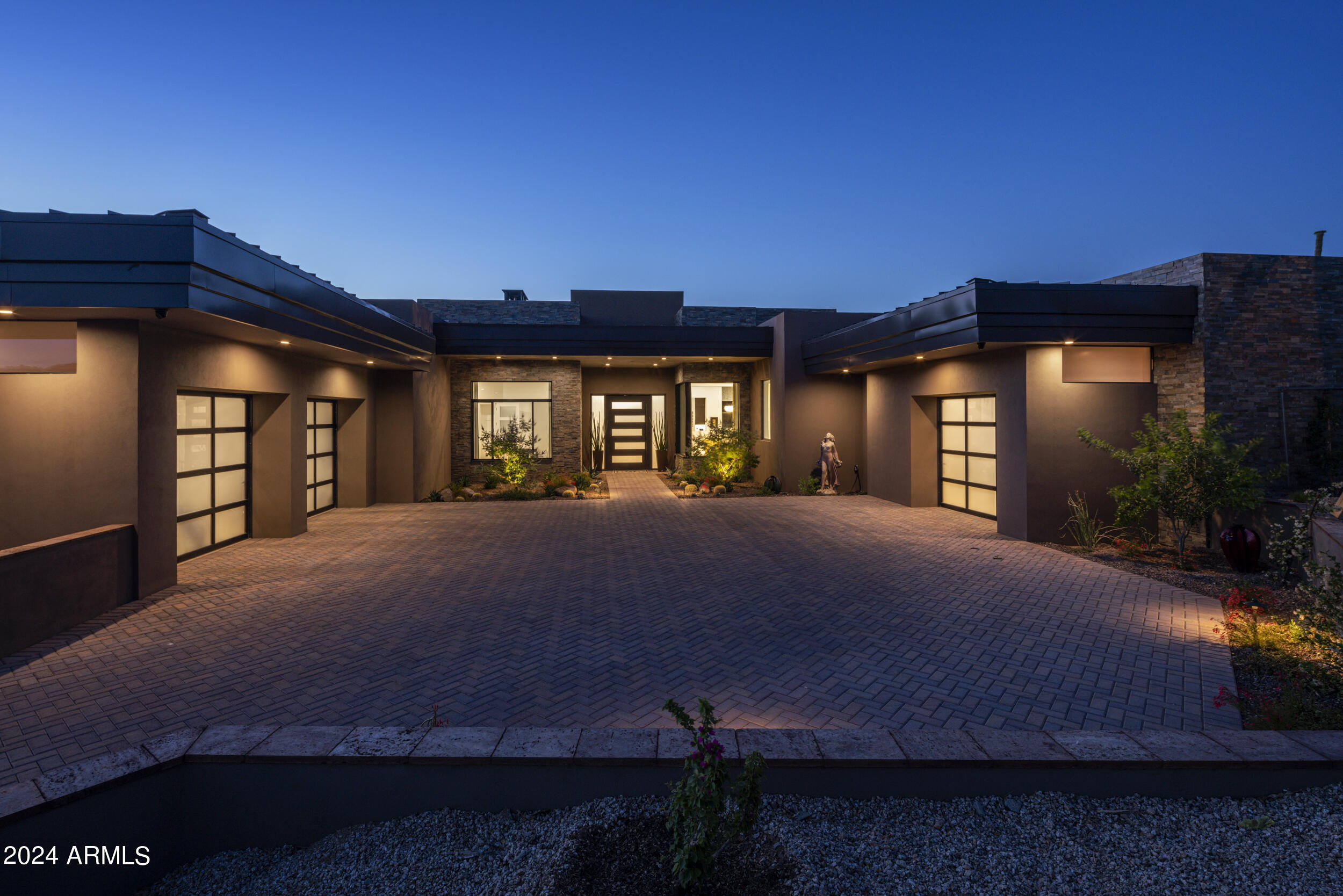 10284 E RUNNING DEER Trail