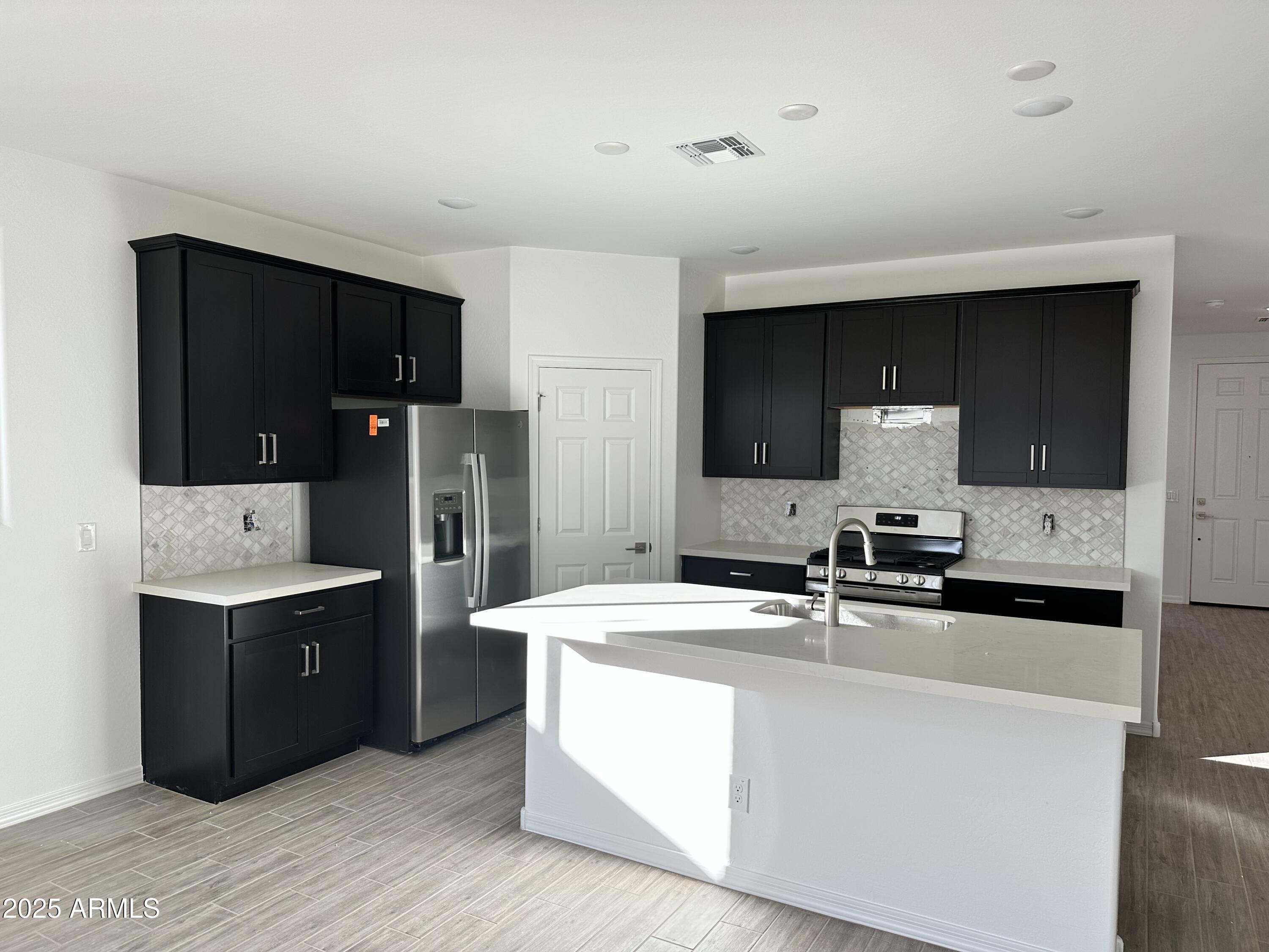 5607 W SUMMERSIDE Road