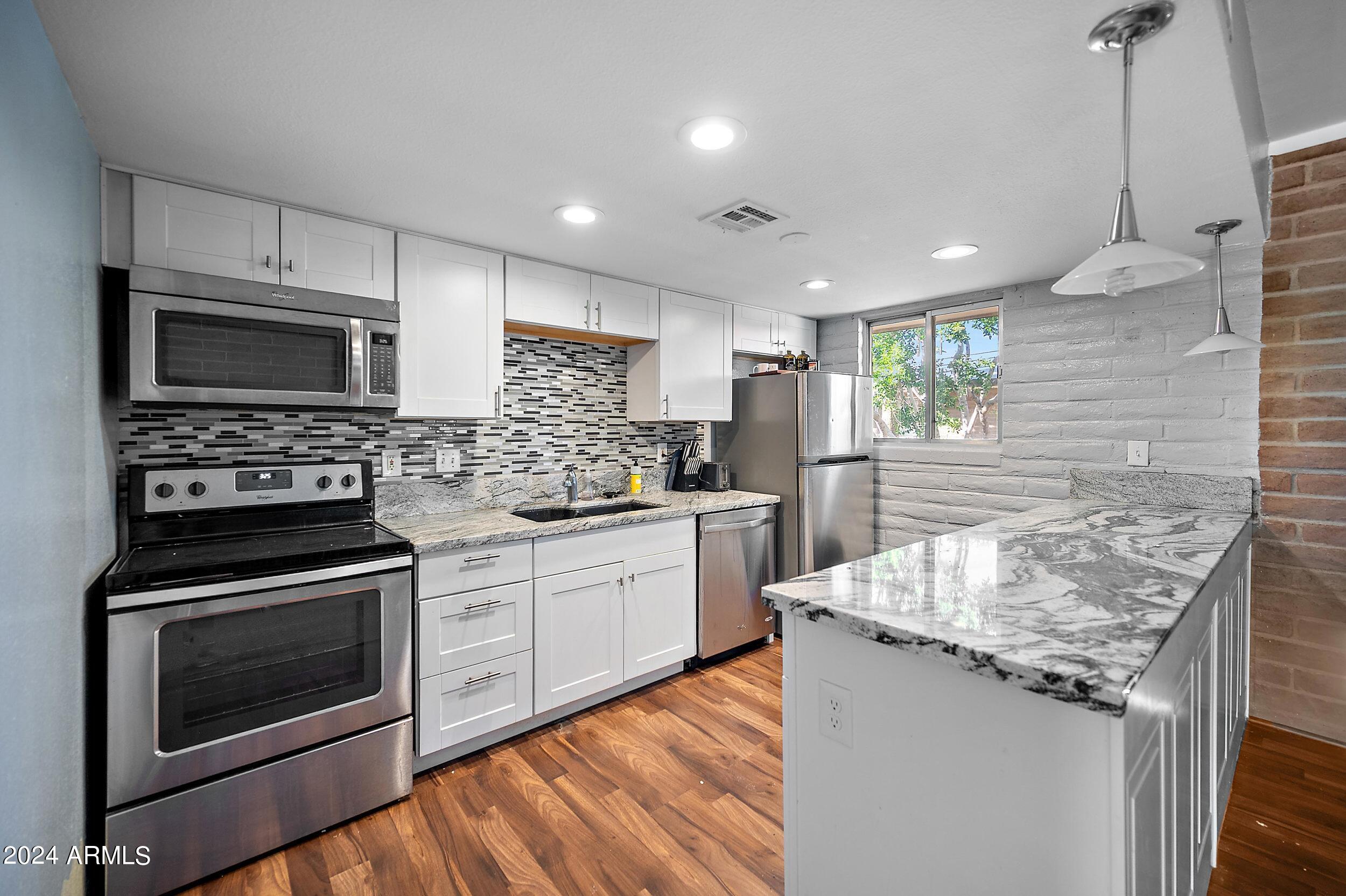 1901 E MISSOURI Avenue # 220