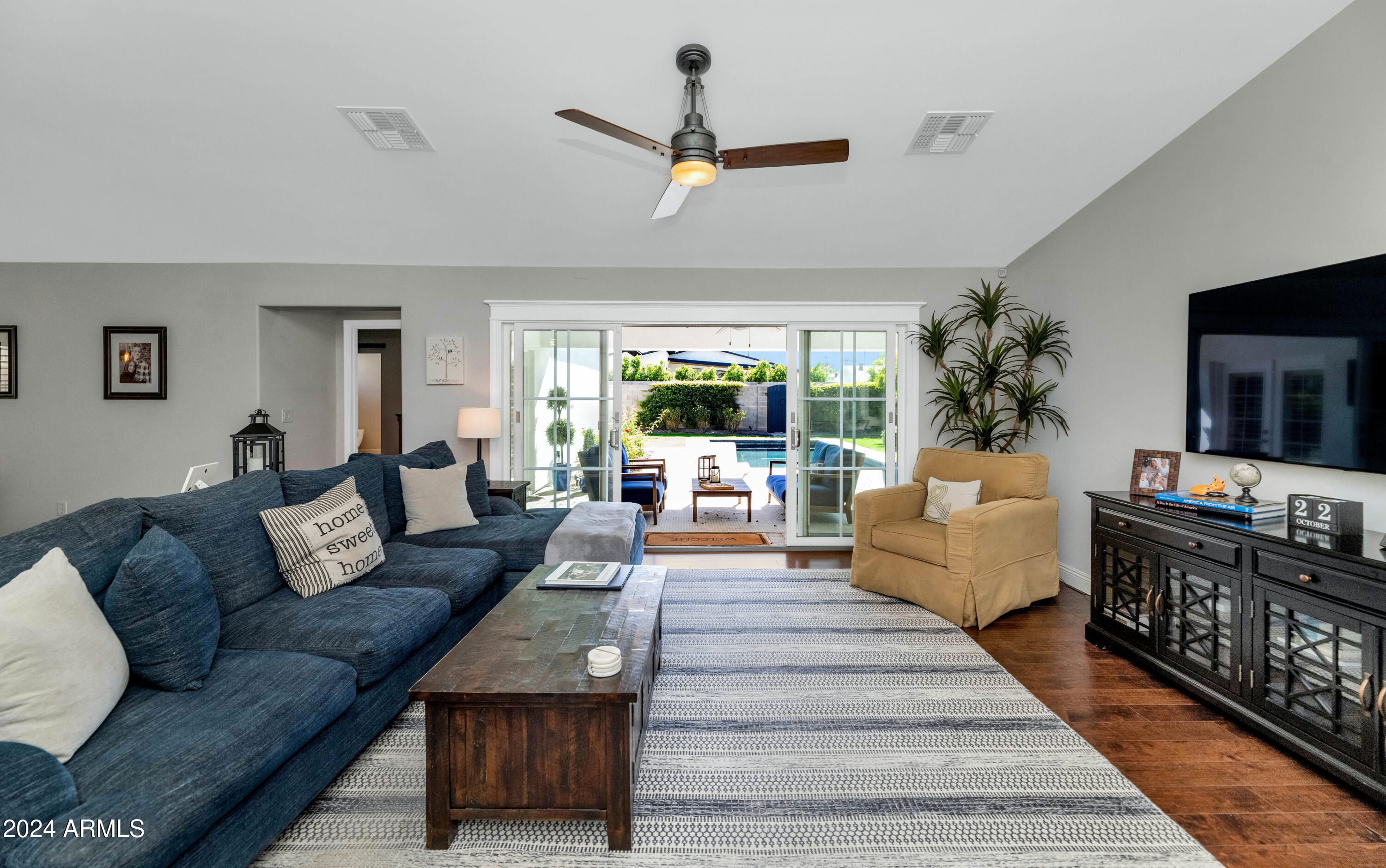 5431 E PINCHOT Avenue