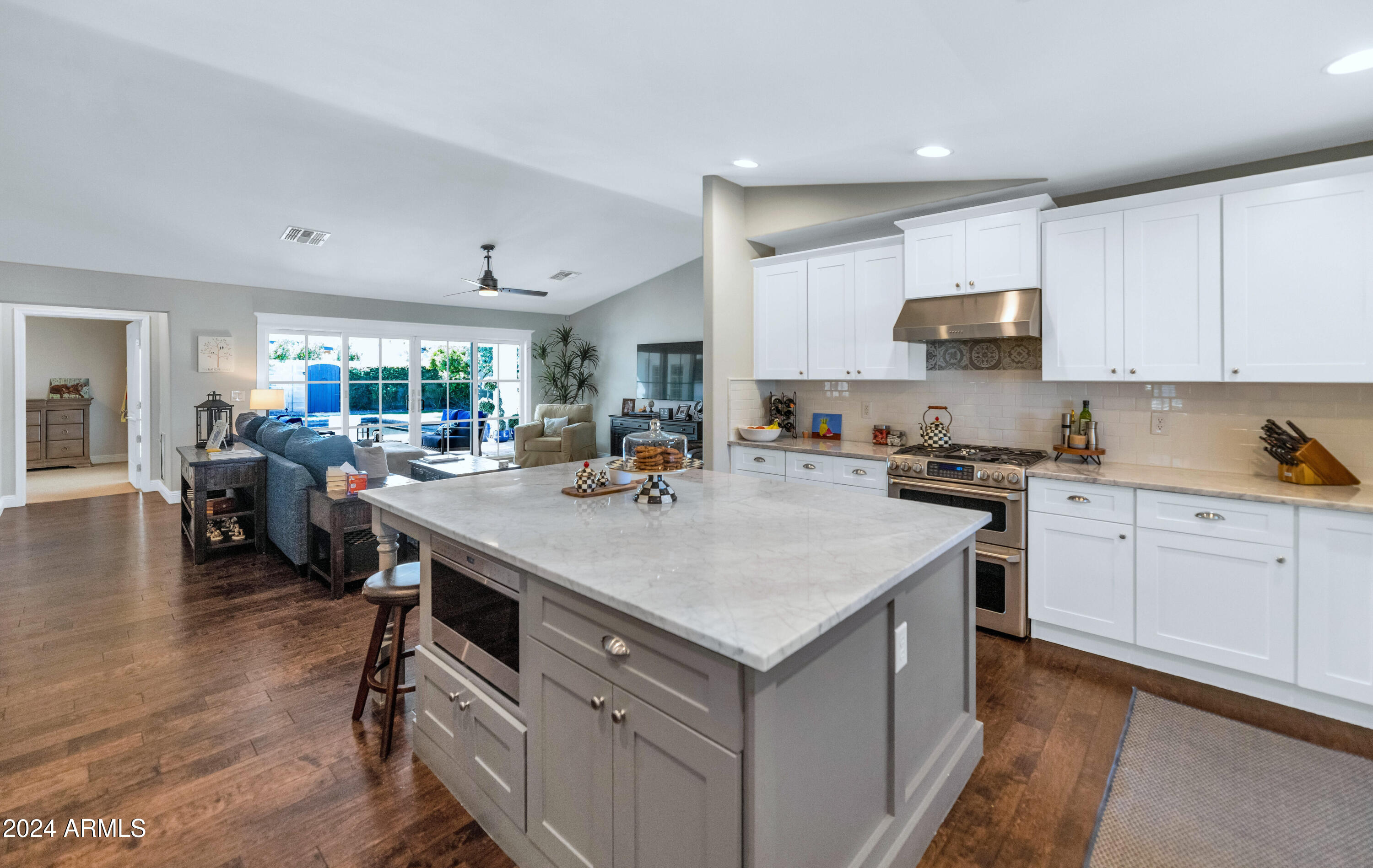 5431 E PINCHOT Avenue