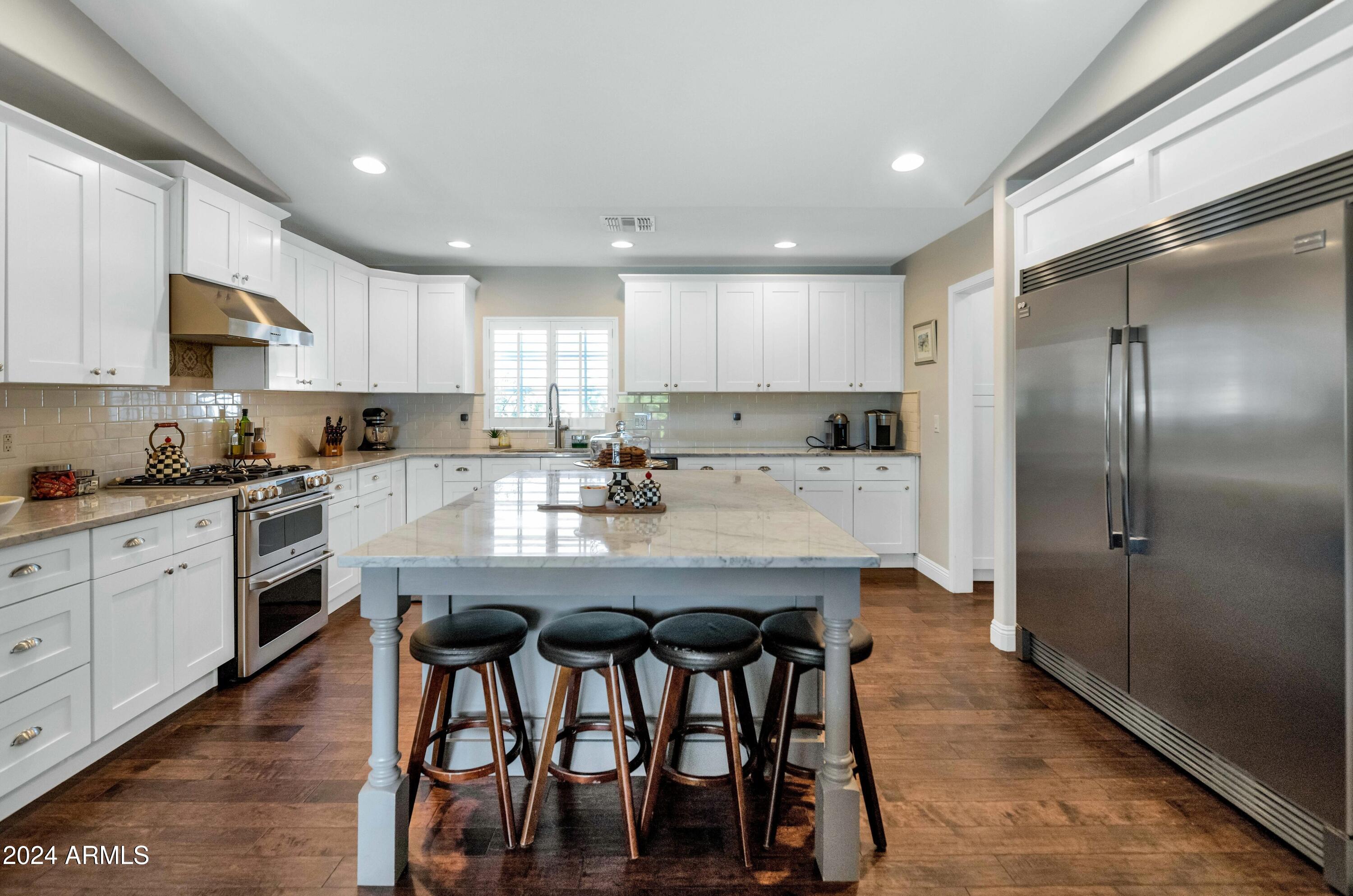 5431 E PINCHOT Avenue