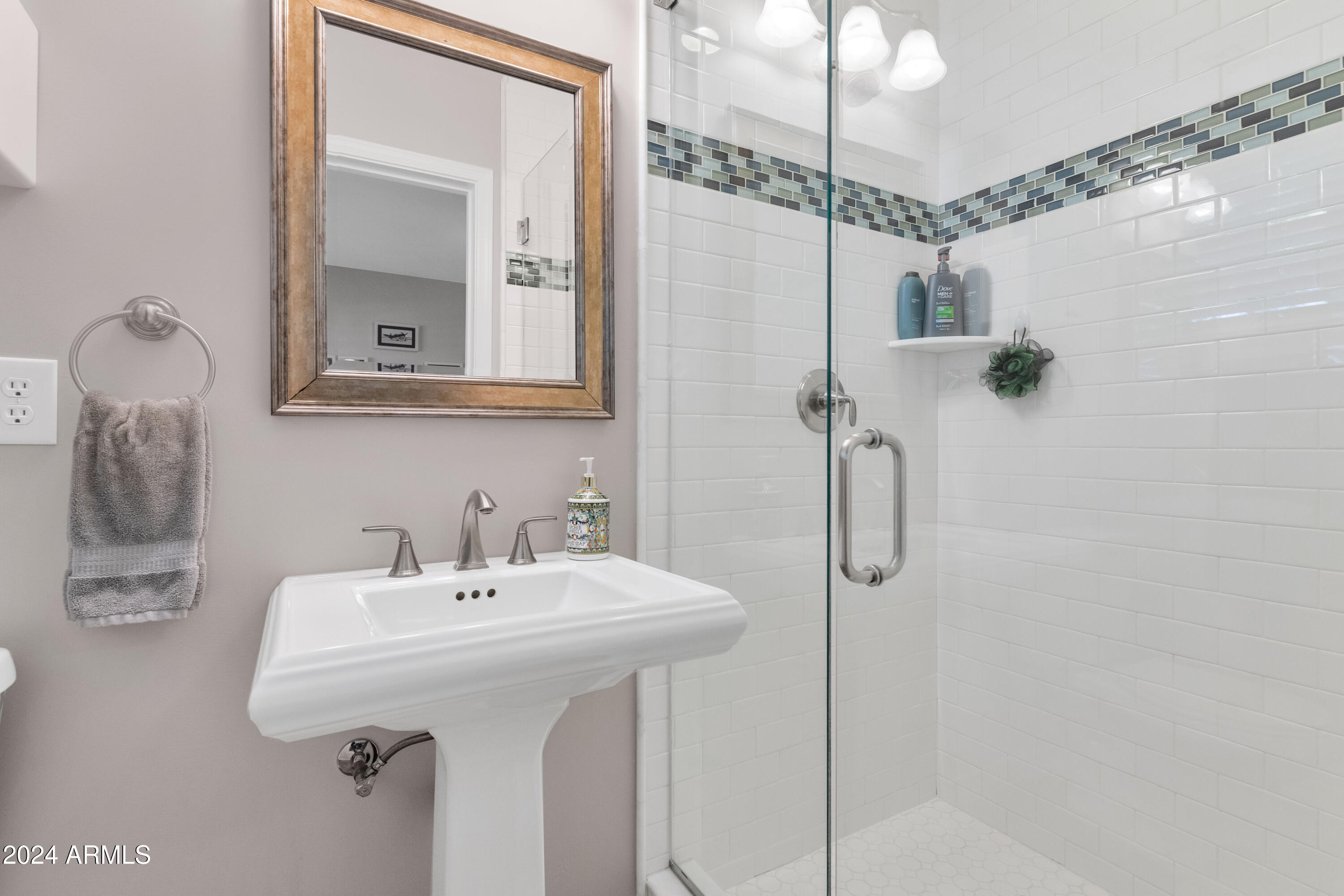 5431 E PINCHOT Avenue