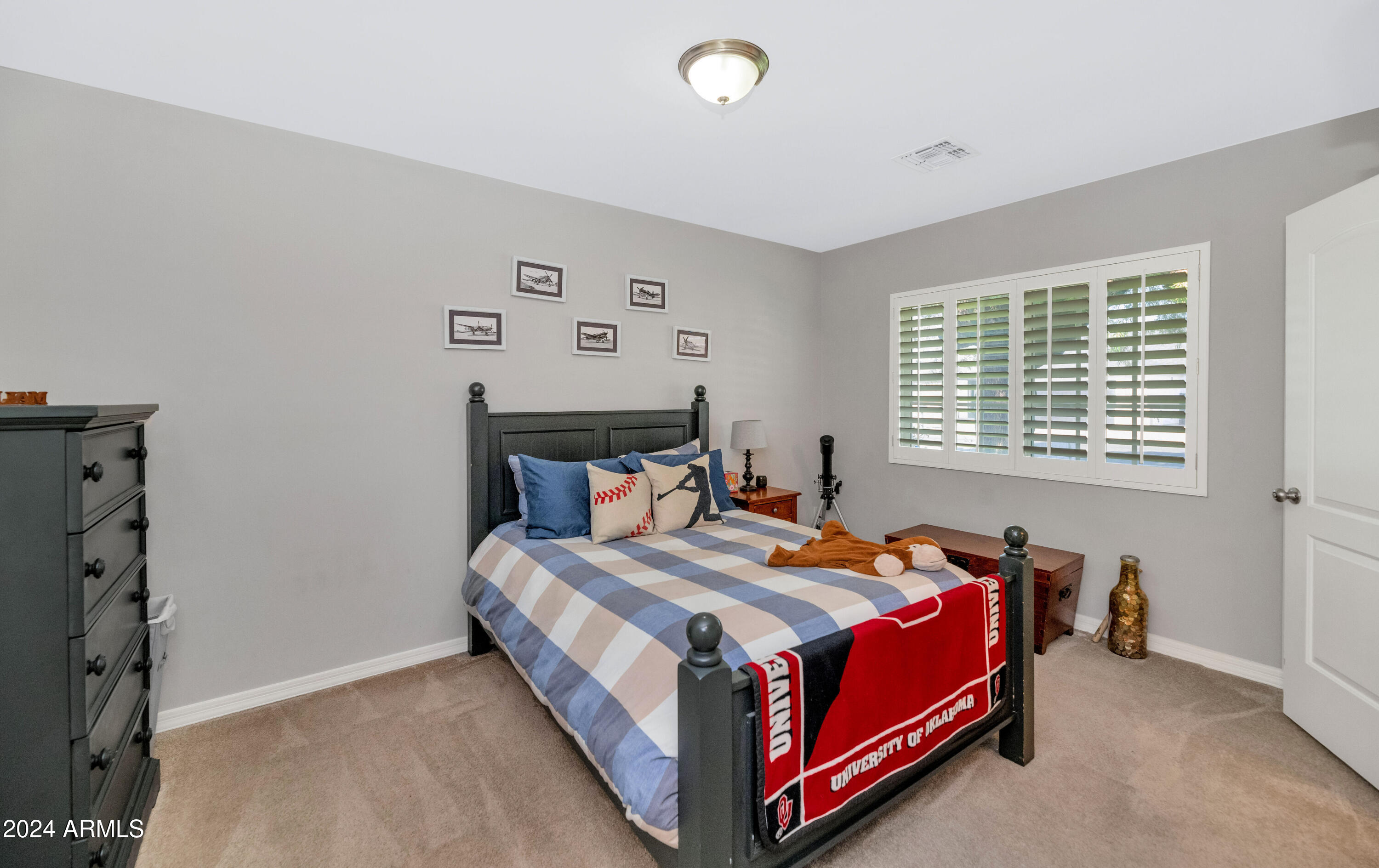 5431 E PINCHOT Avenue