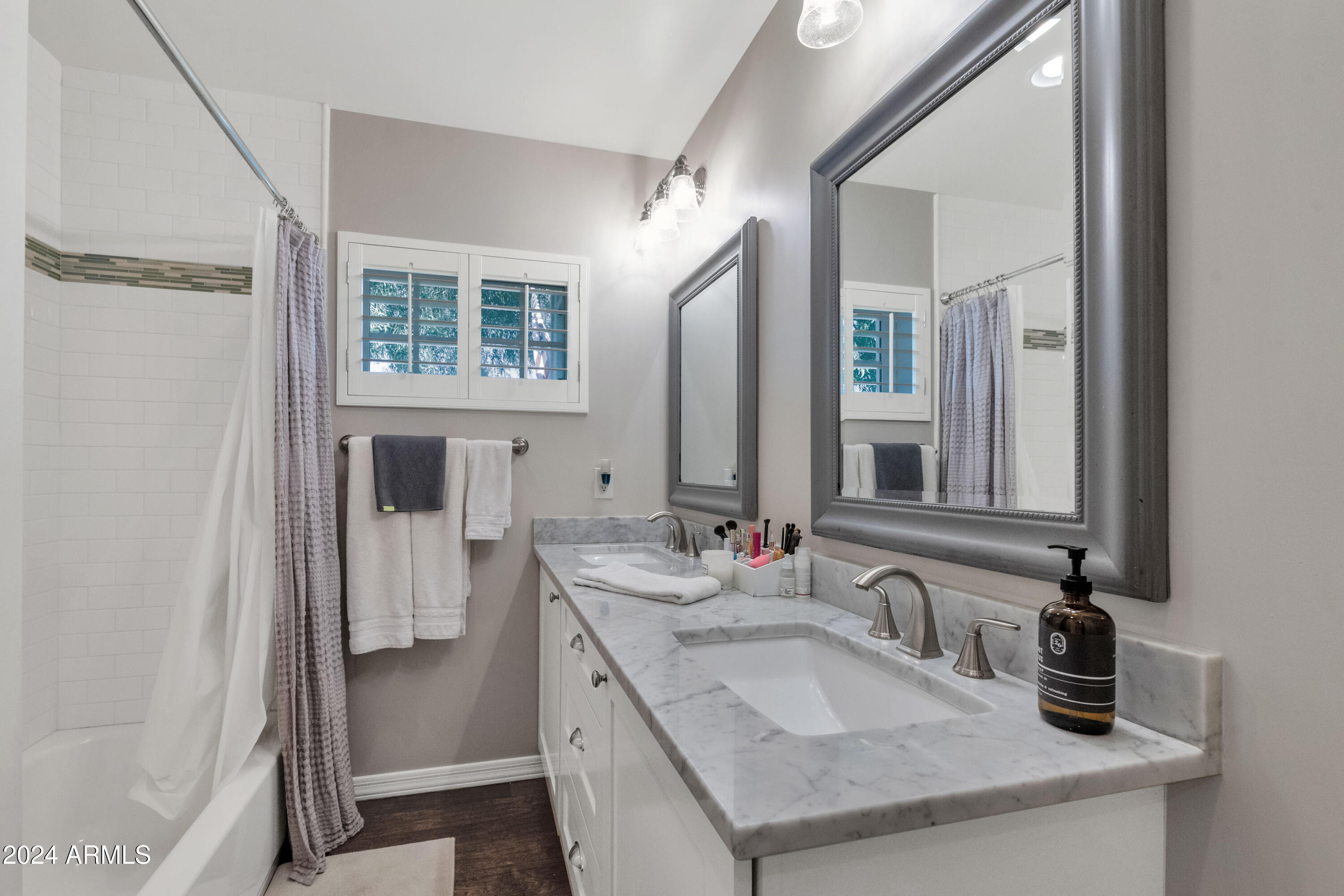 5431 E PINCHOT Avenue