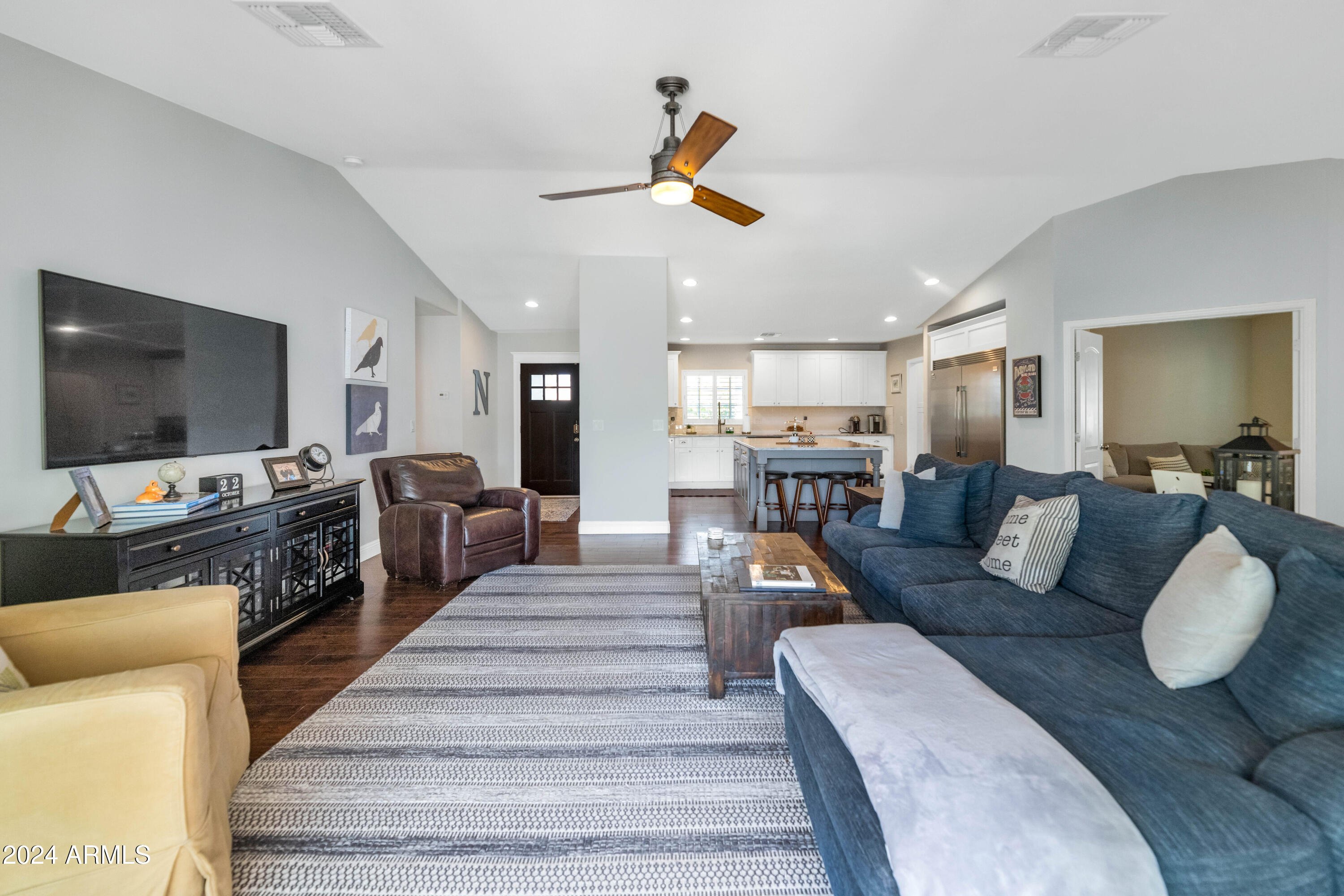 5431 E PINCHOT Avenue