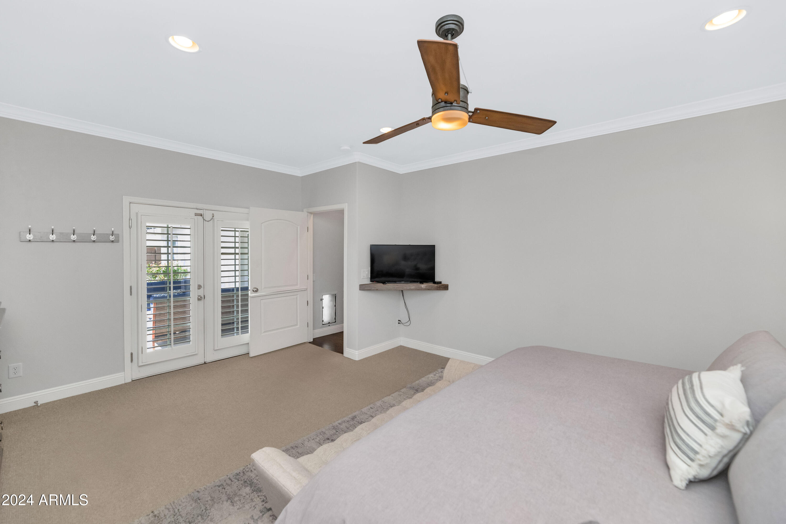 5431 E PINCHOT Avenue