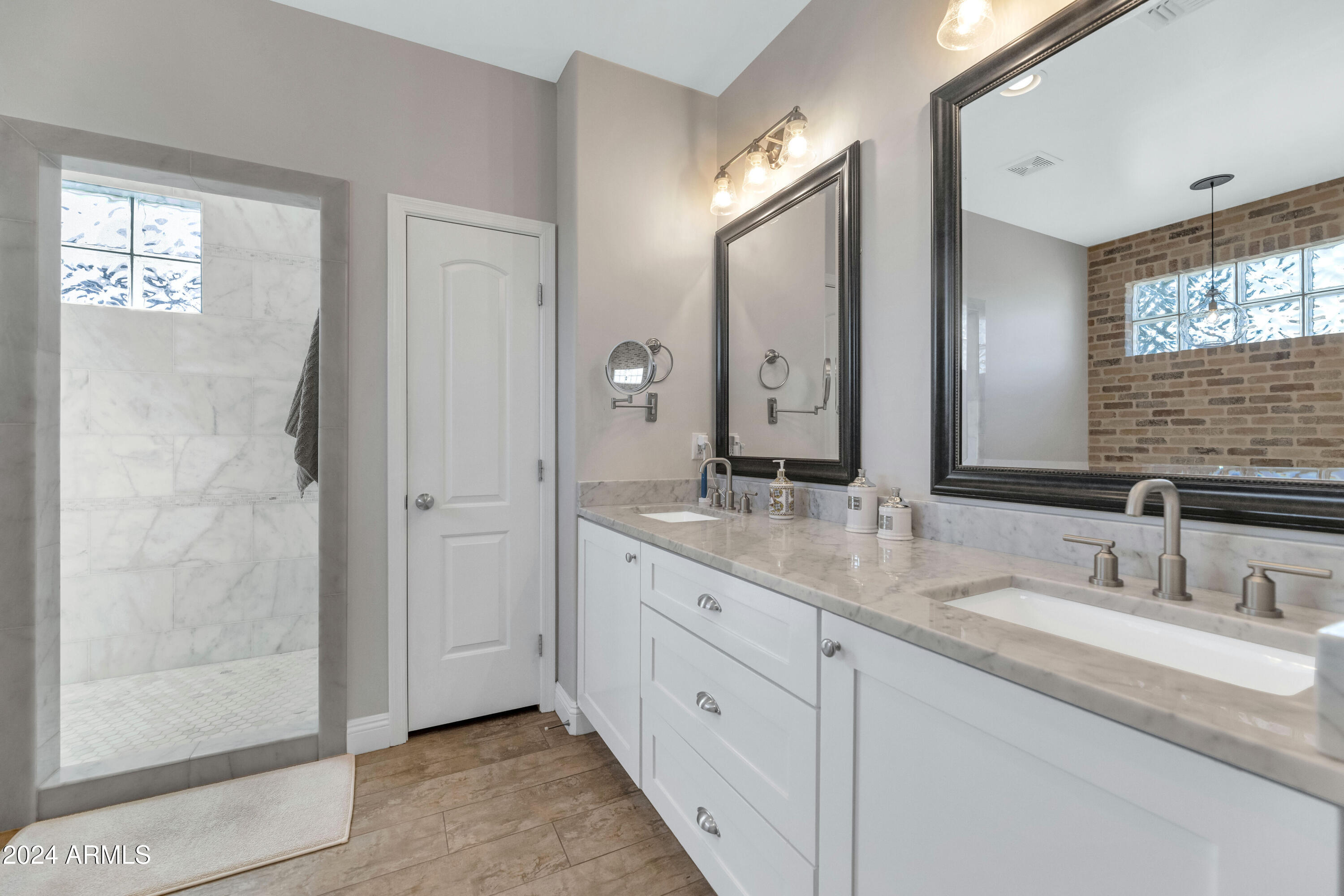 5431 E PINCHOT Avenue