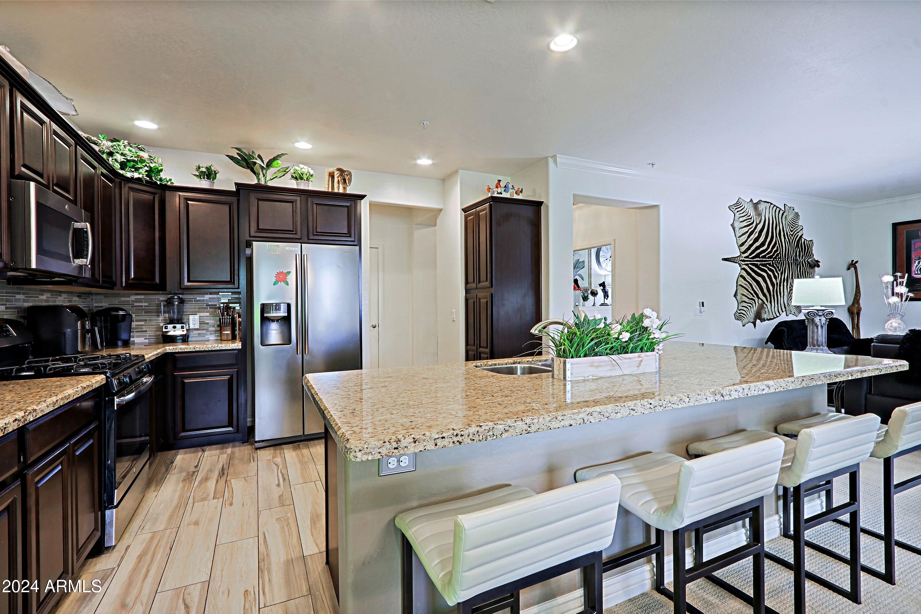 2425 W BRONCO BUTTE Trail # 2058