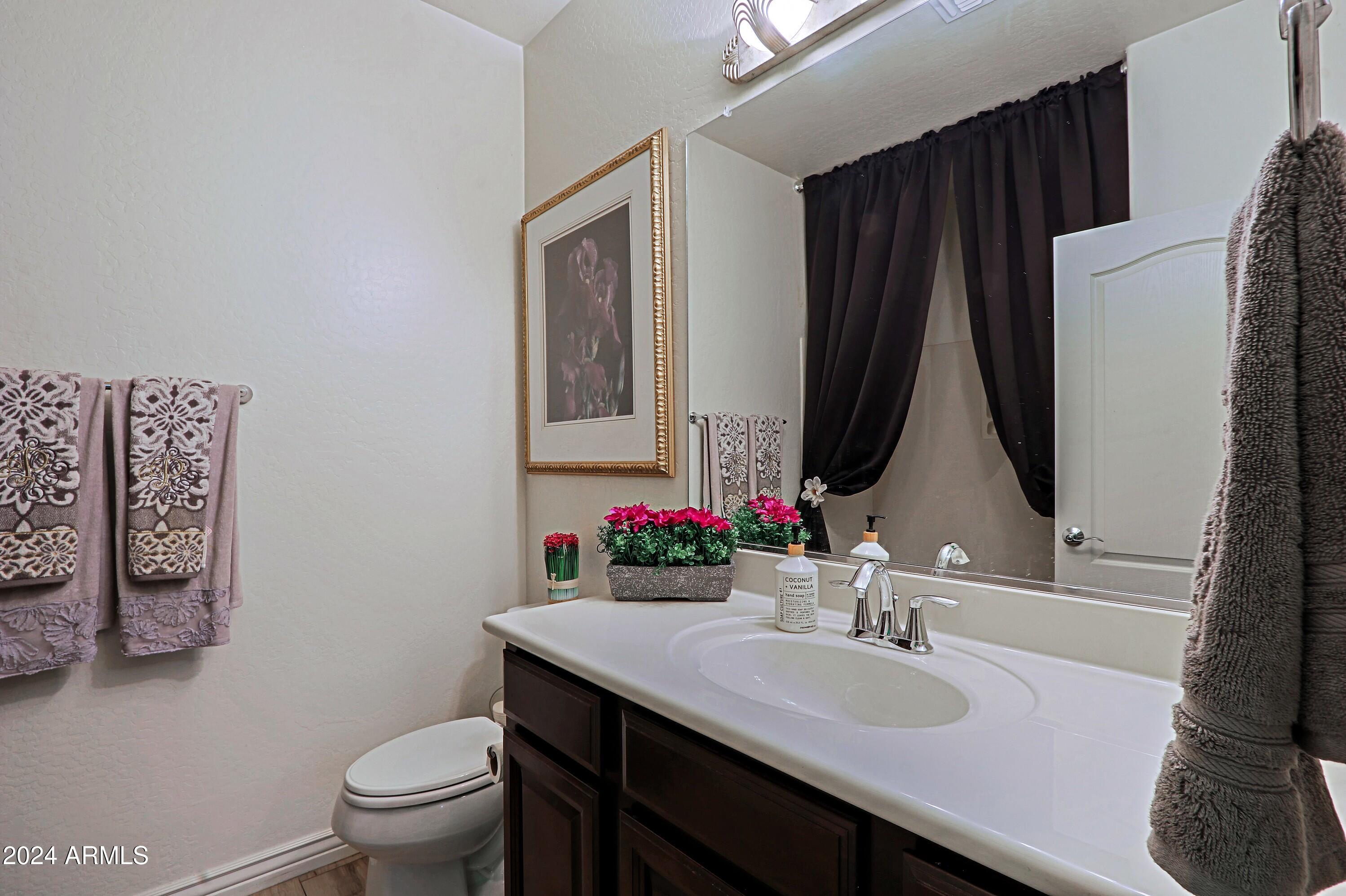 2425 W BRONCO BUTTE Trail # 2058