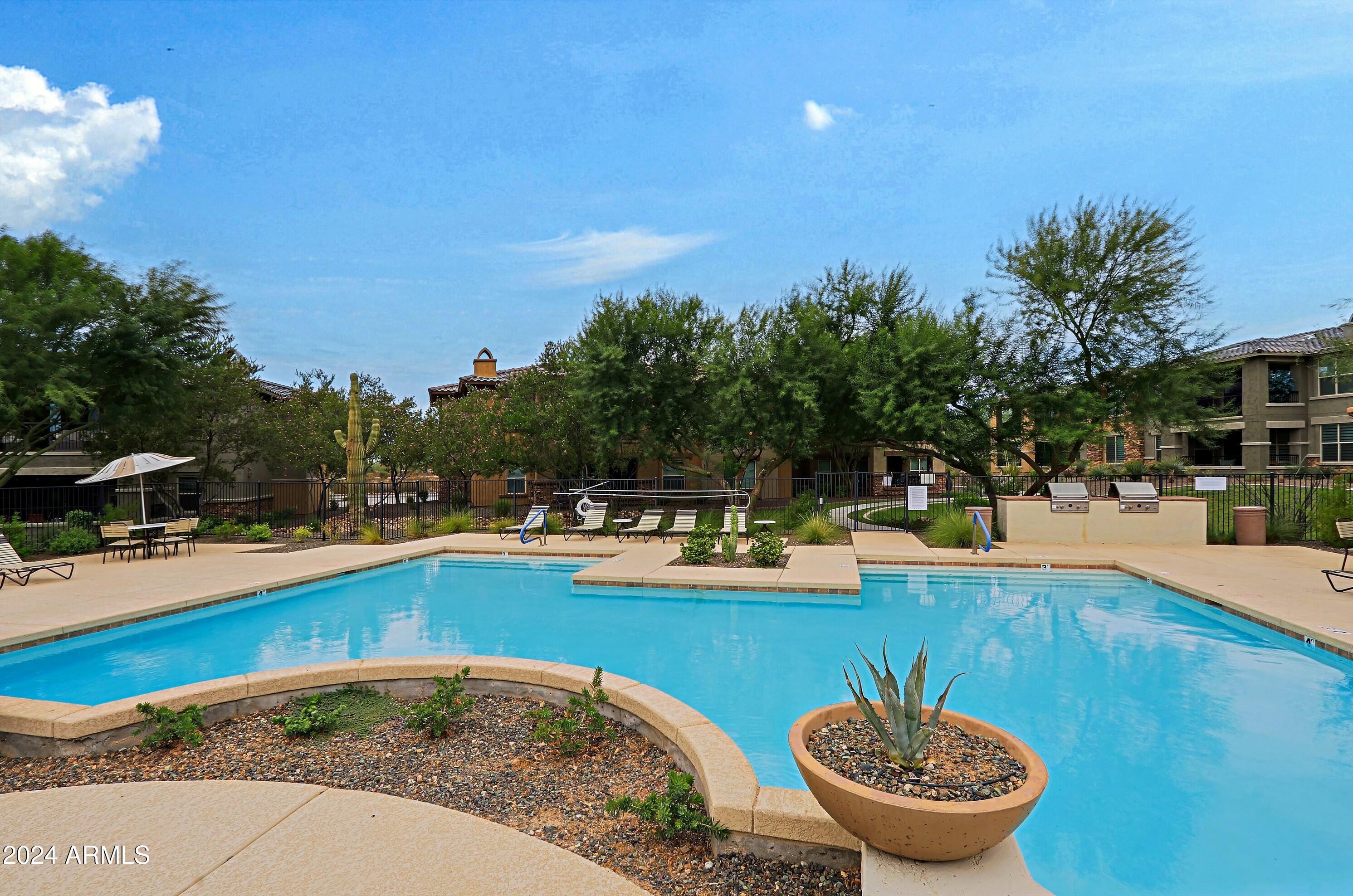 2425 W BRONCO BUTTE Trail # 2058