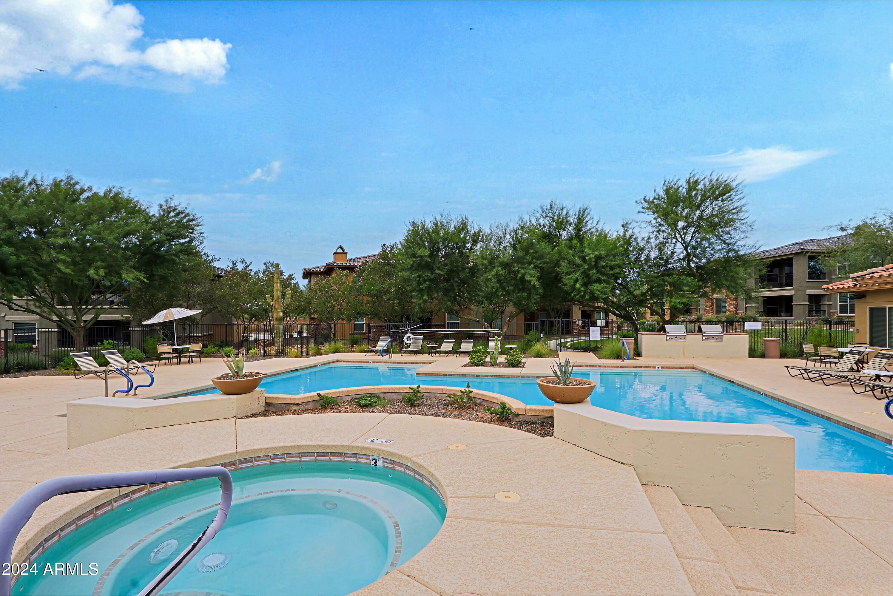 2425 W BRONCO BUTTE Trail # 2058