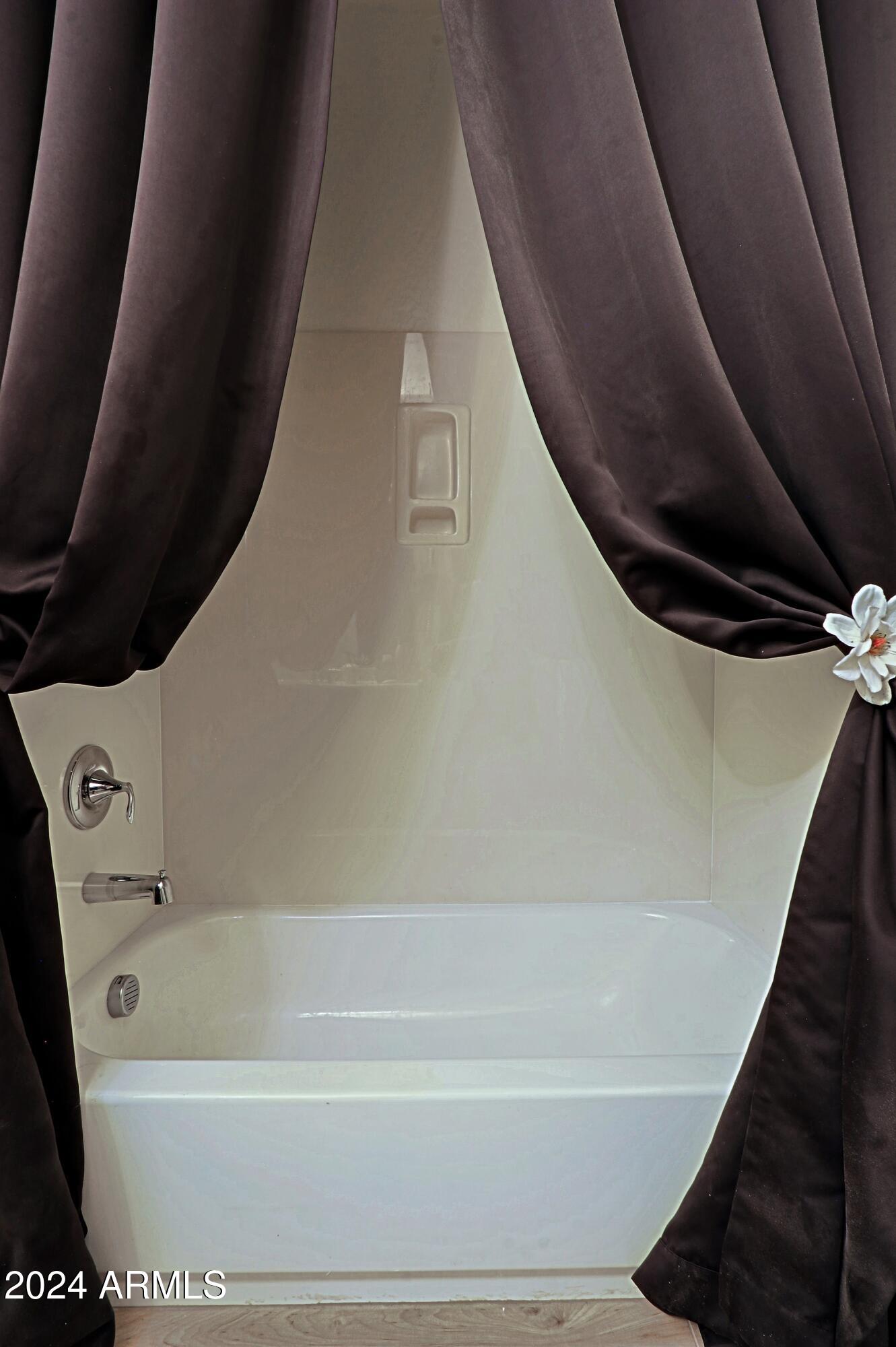 2425 W BRONCO BUTTE Trail # 2058