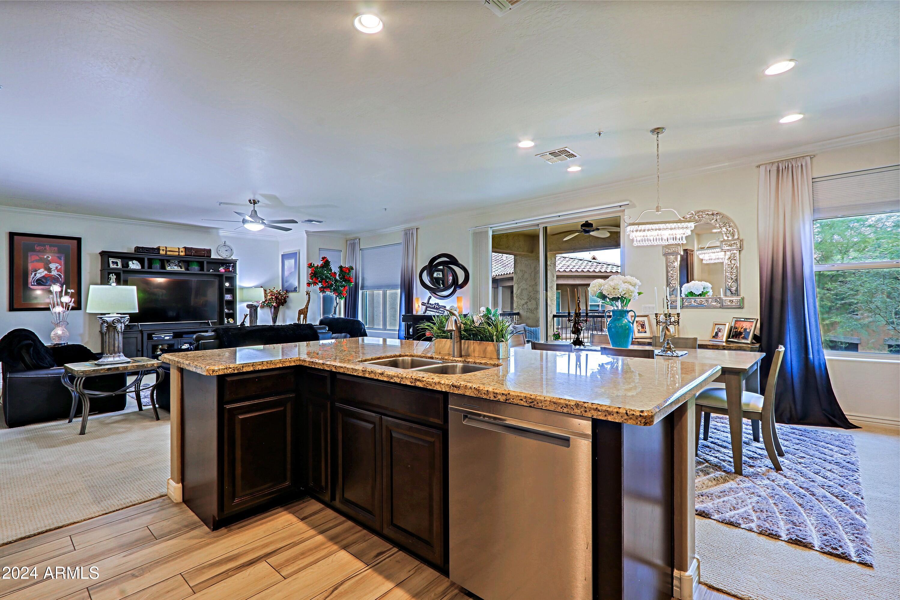 2425 W BRONCO BUTTE Trail # 2058