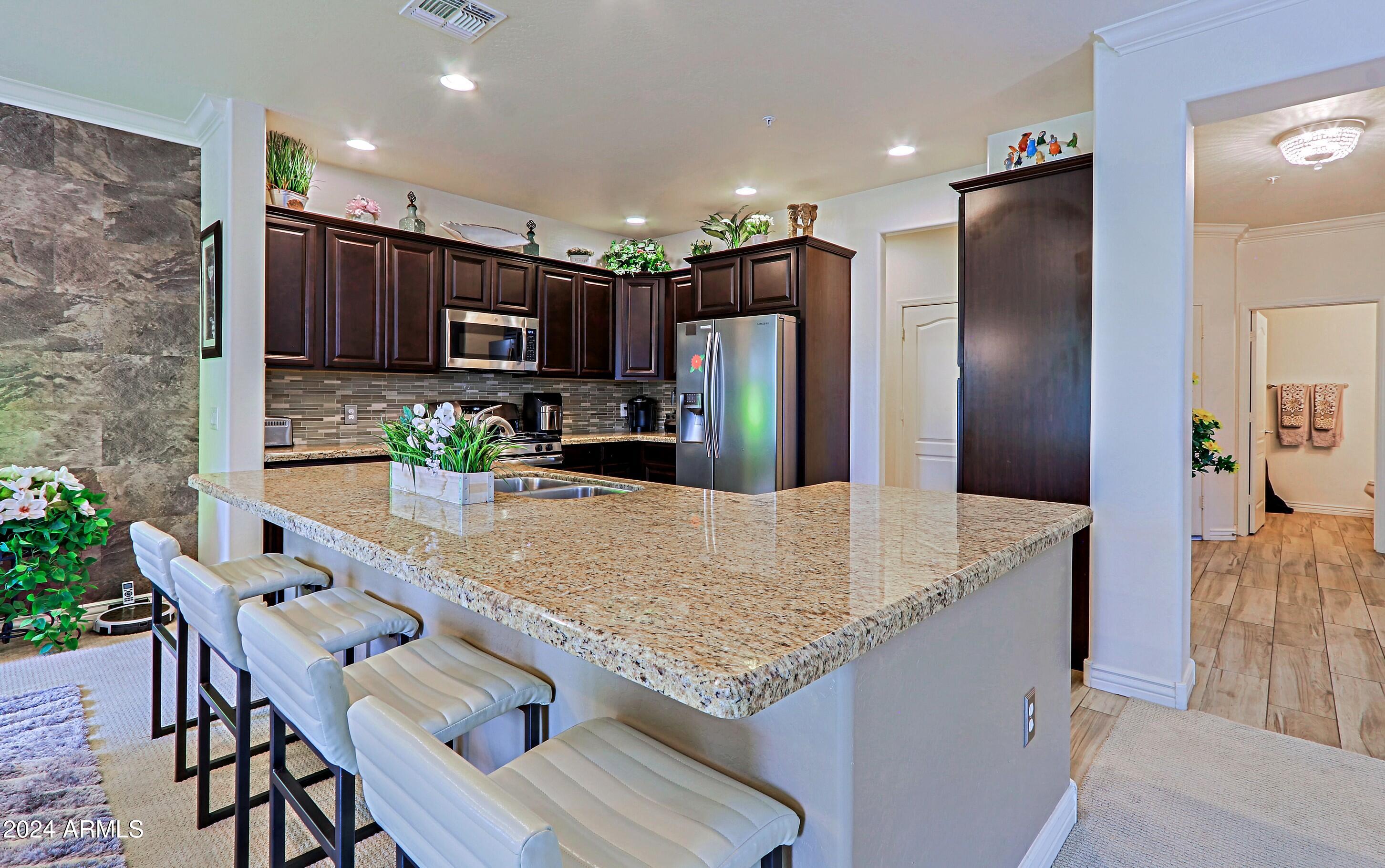 2425 W BRONCO BUTTE Trail # 2058