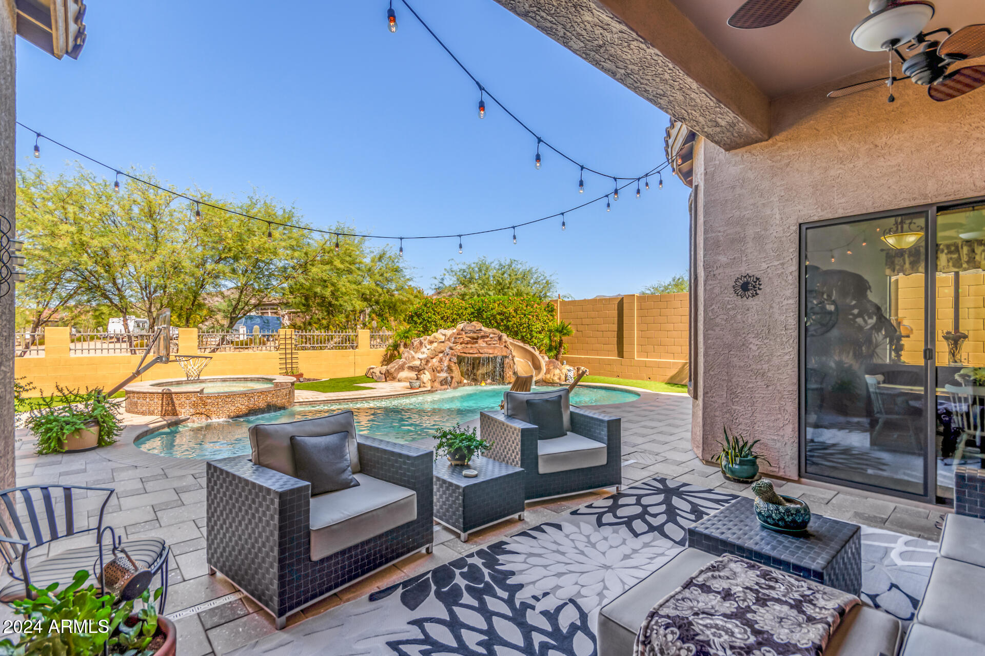 8446 E LAUREL Street