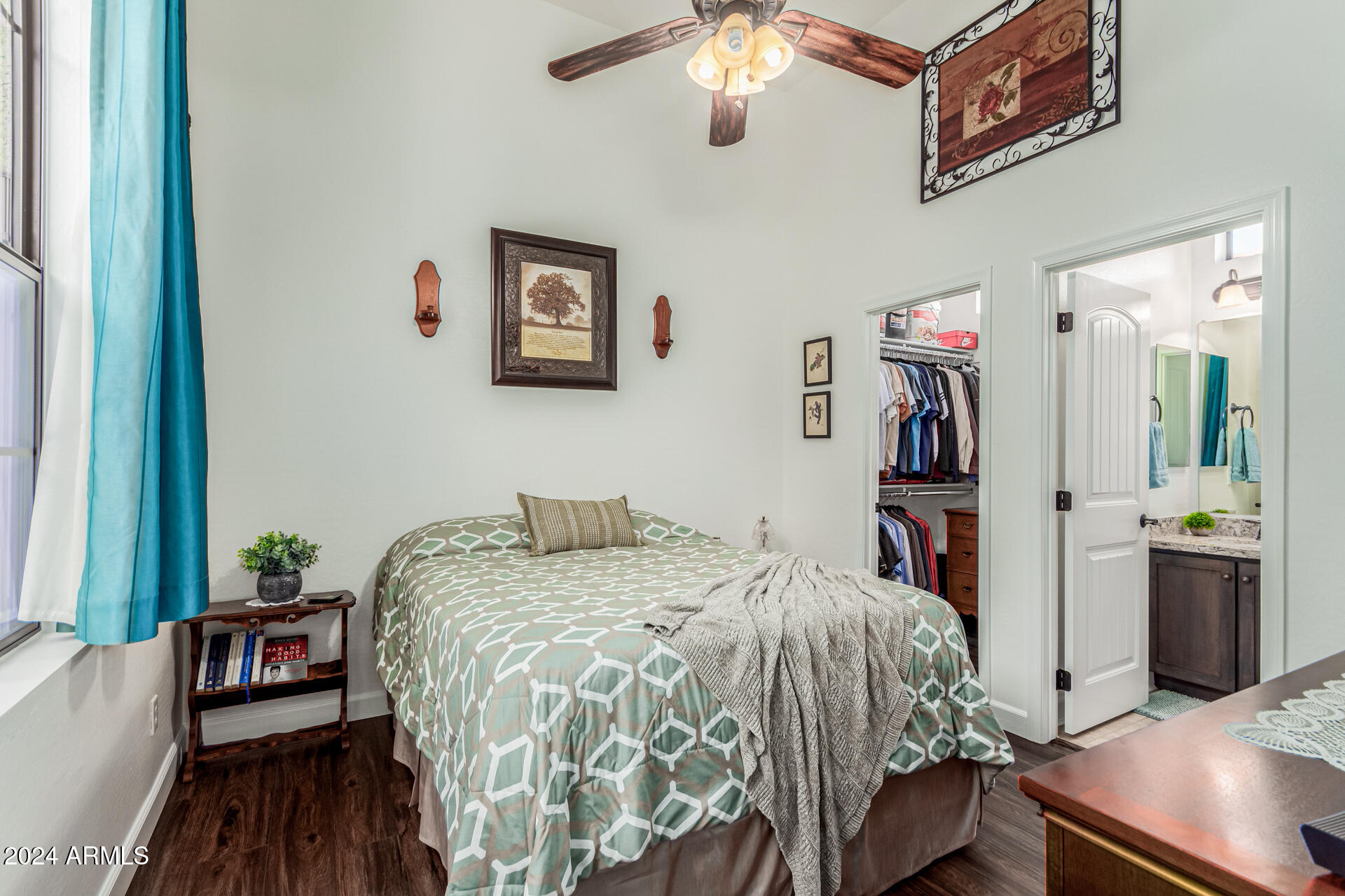 8446 E LAUREL Street