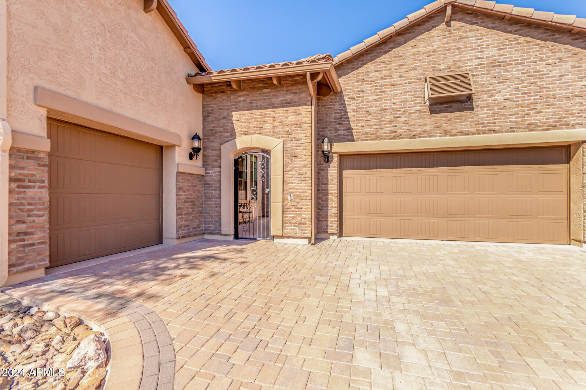 8446 E LAUREL Street