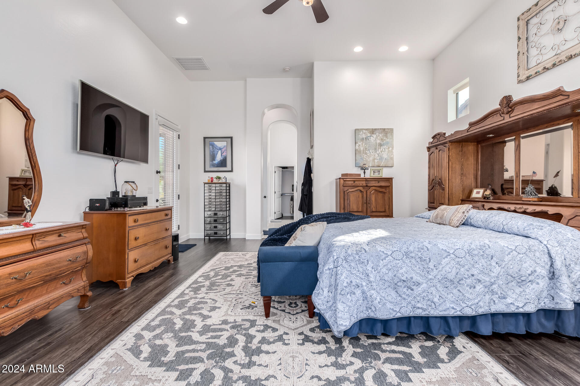 8446 E LAUREL Street