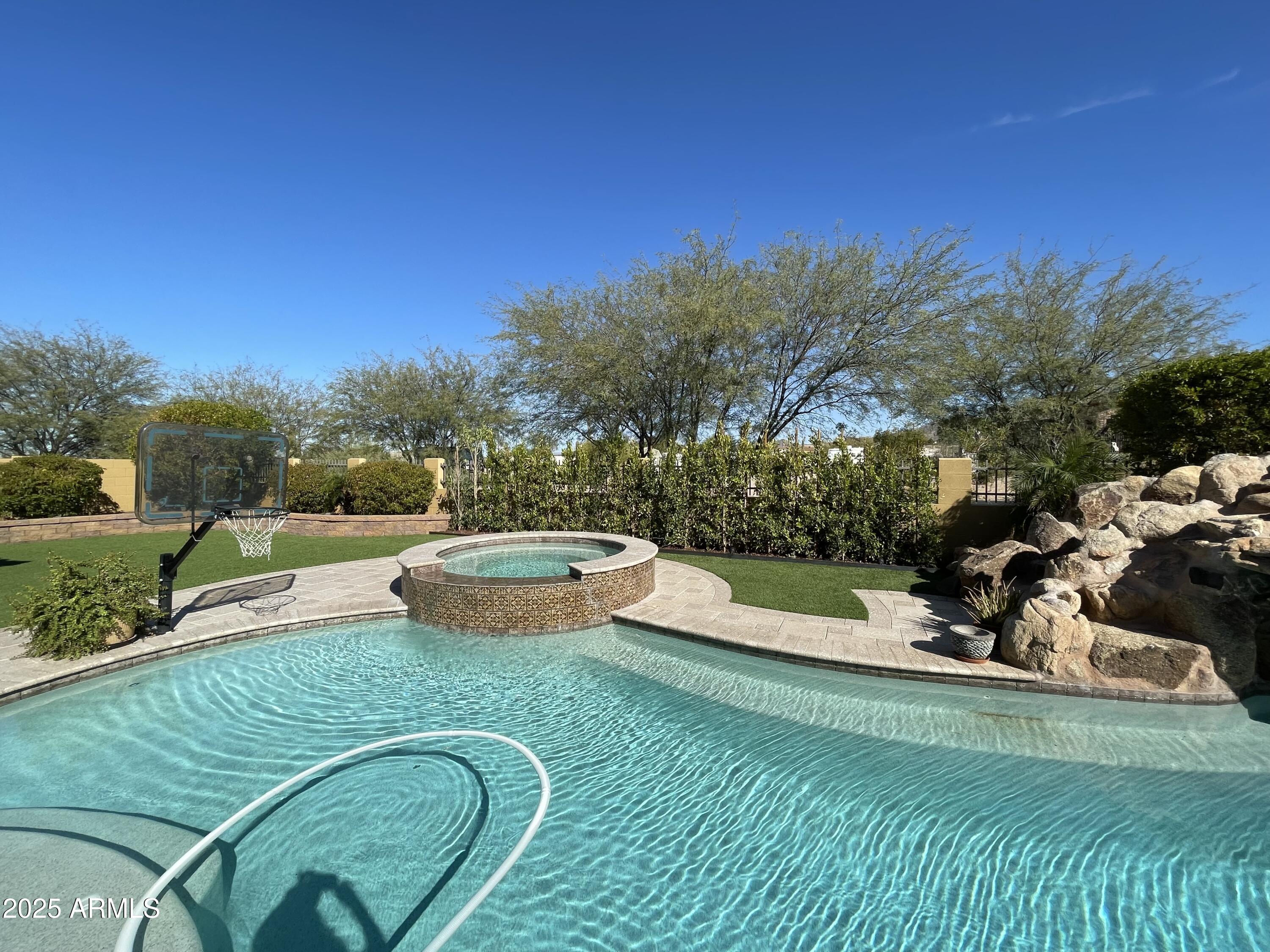 8446 E LAUREL Street