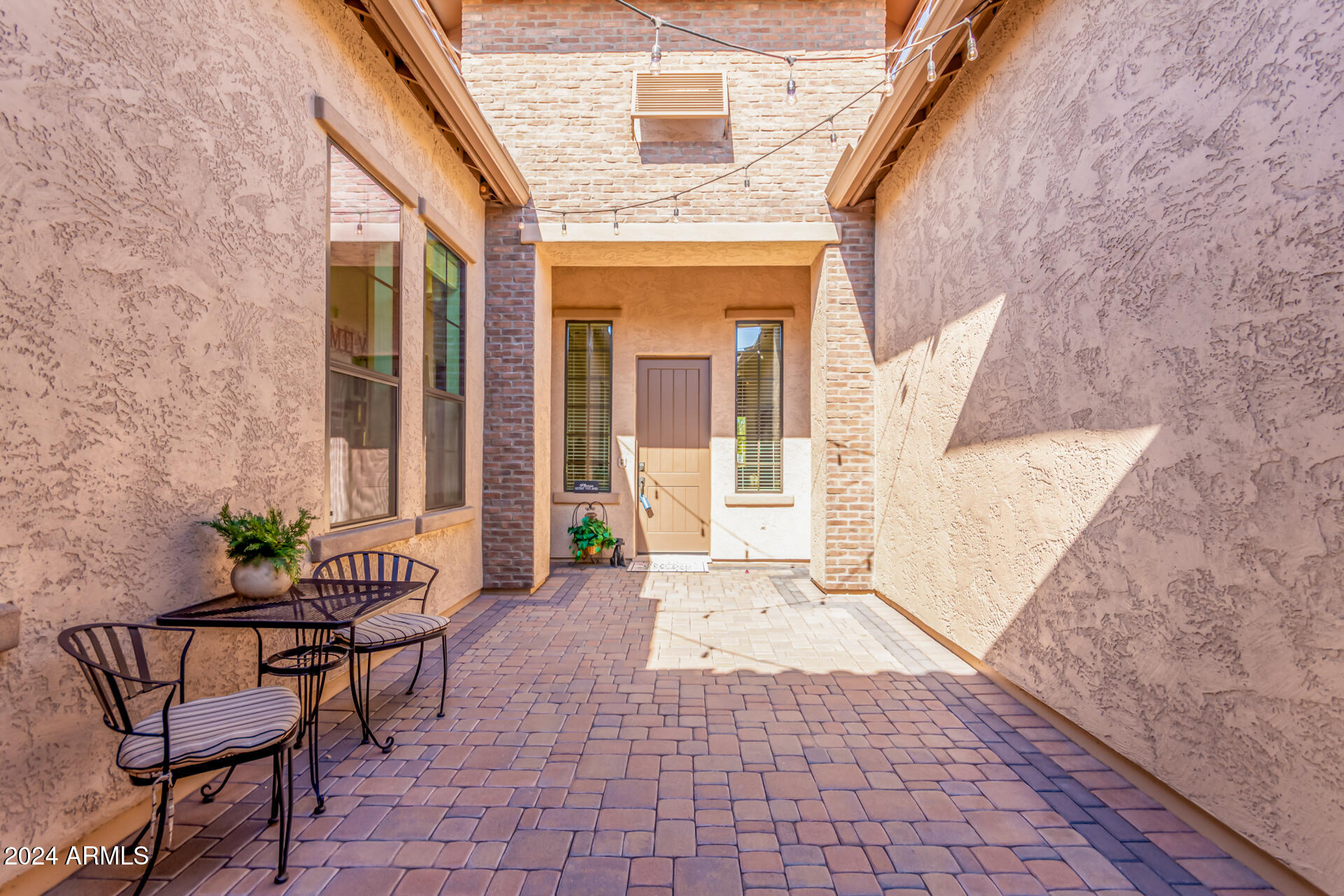 8446 E LAUREL Street