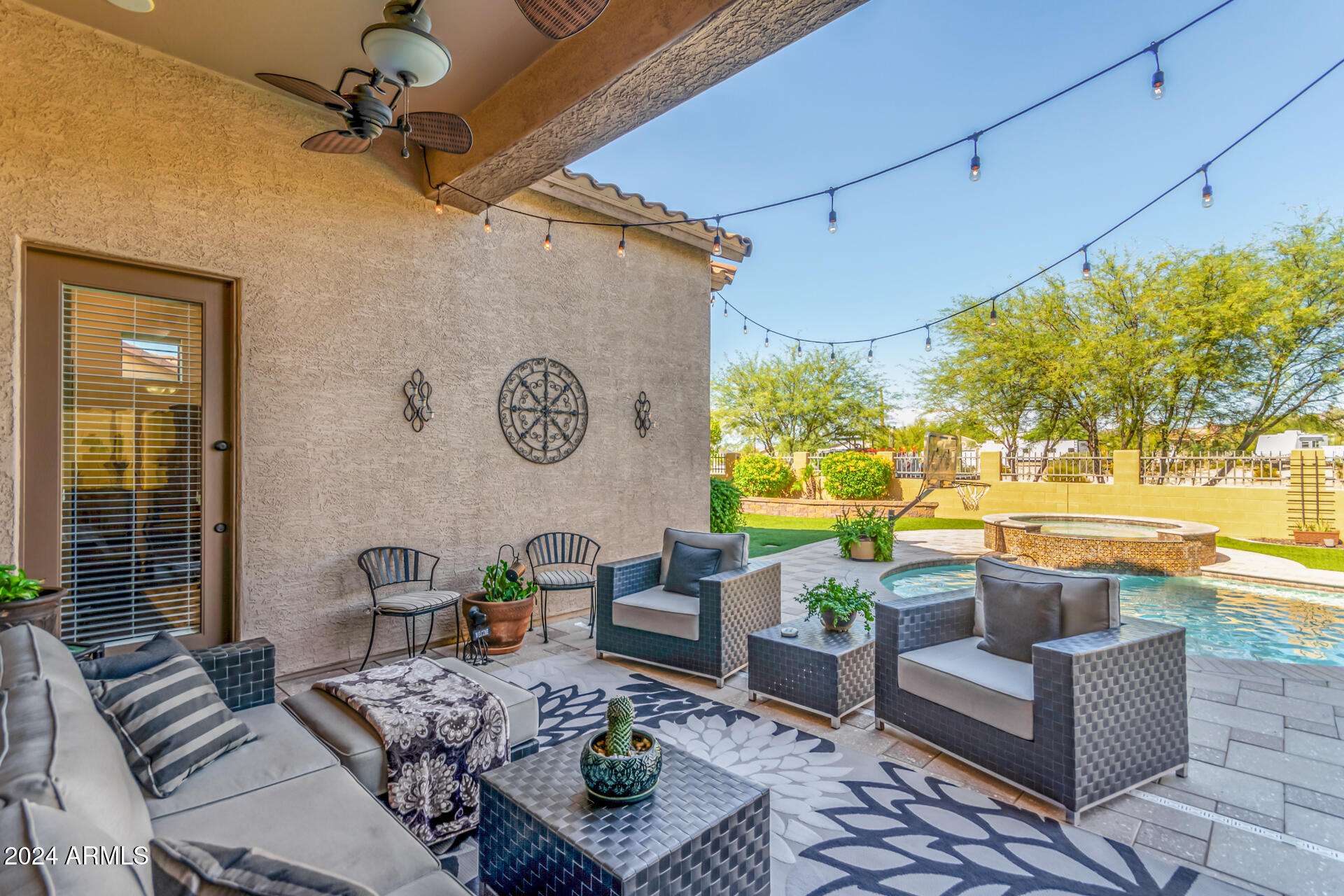 8446 E LAUREL Street