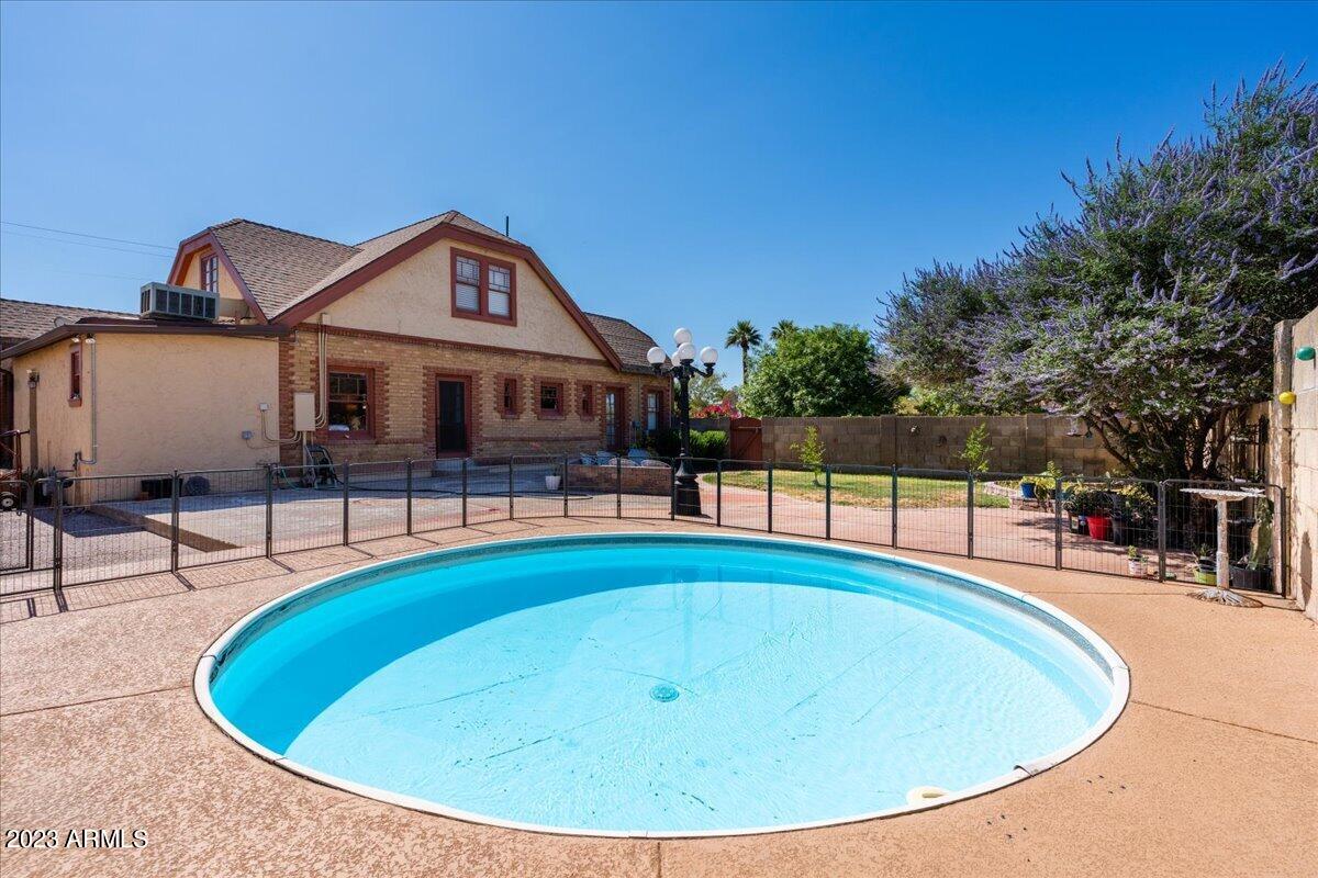 1602 W ENCANTO Boulevard