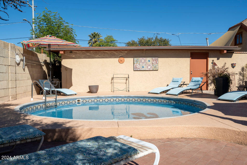 1602 W ENCANTO Boulevard