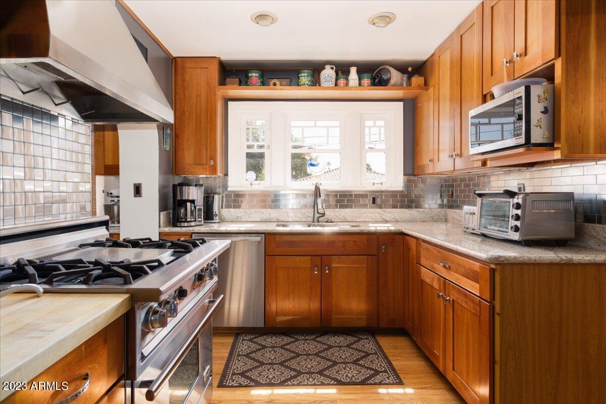 1602 W ENCANTO Boulevard