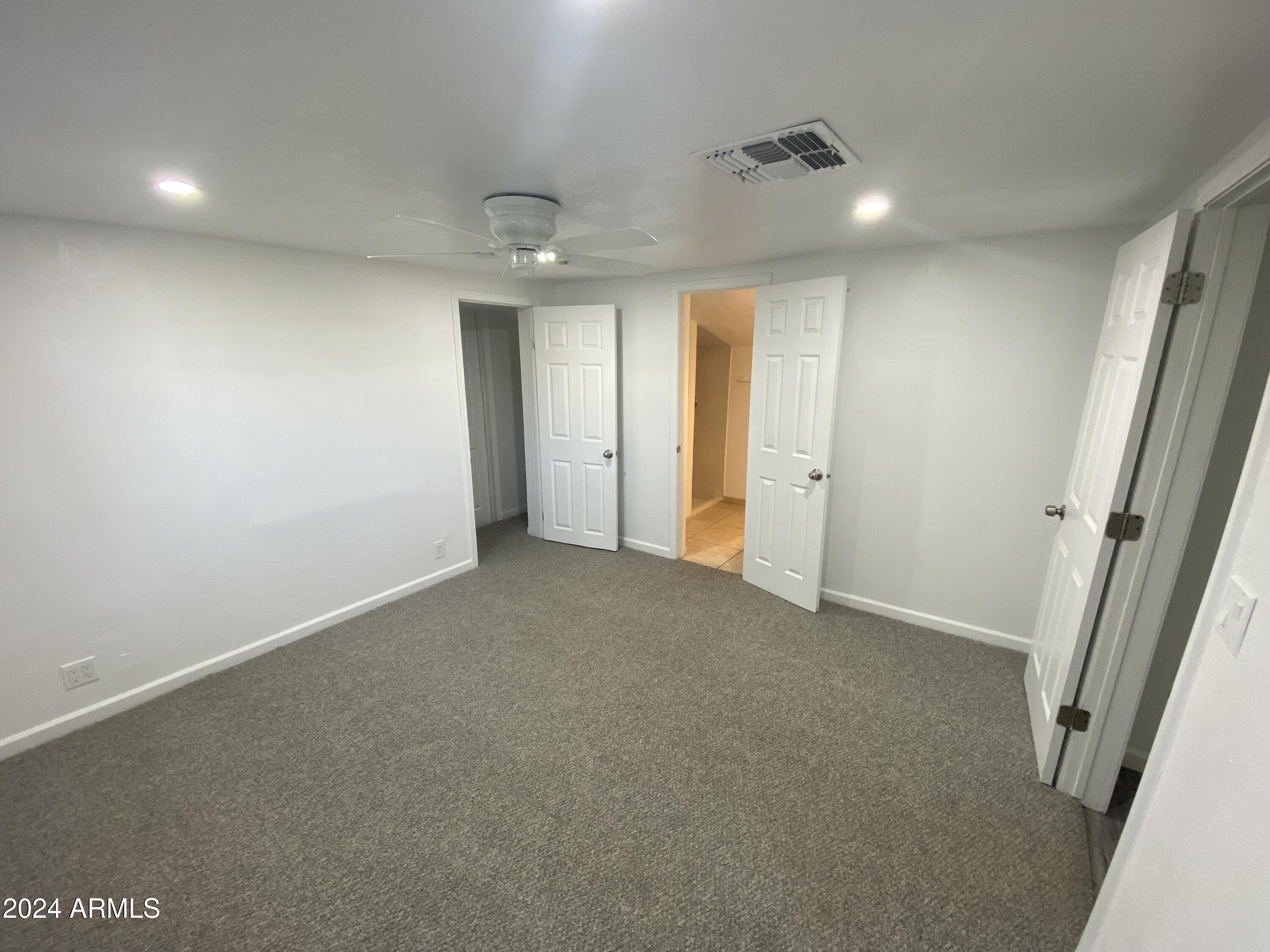 747 E SUNNYSLOPE Lane