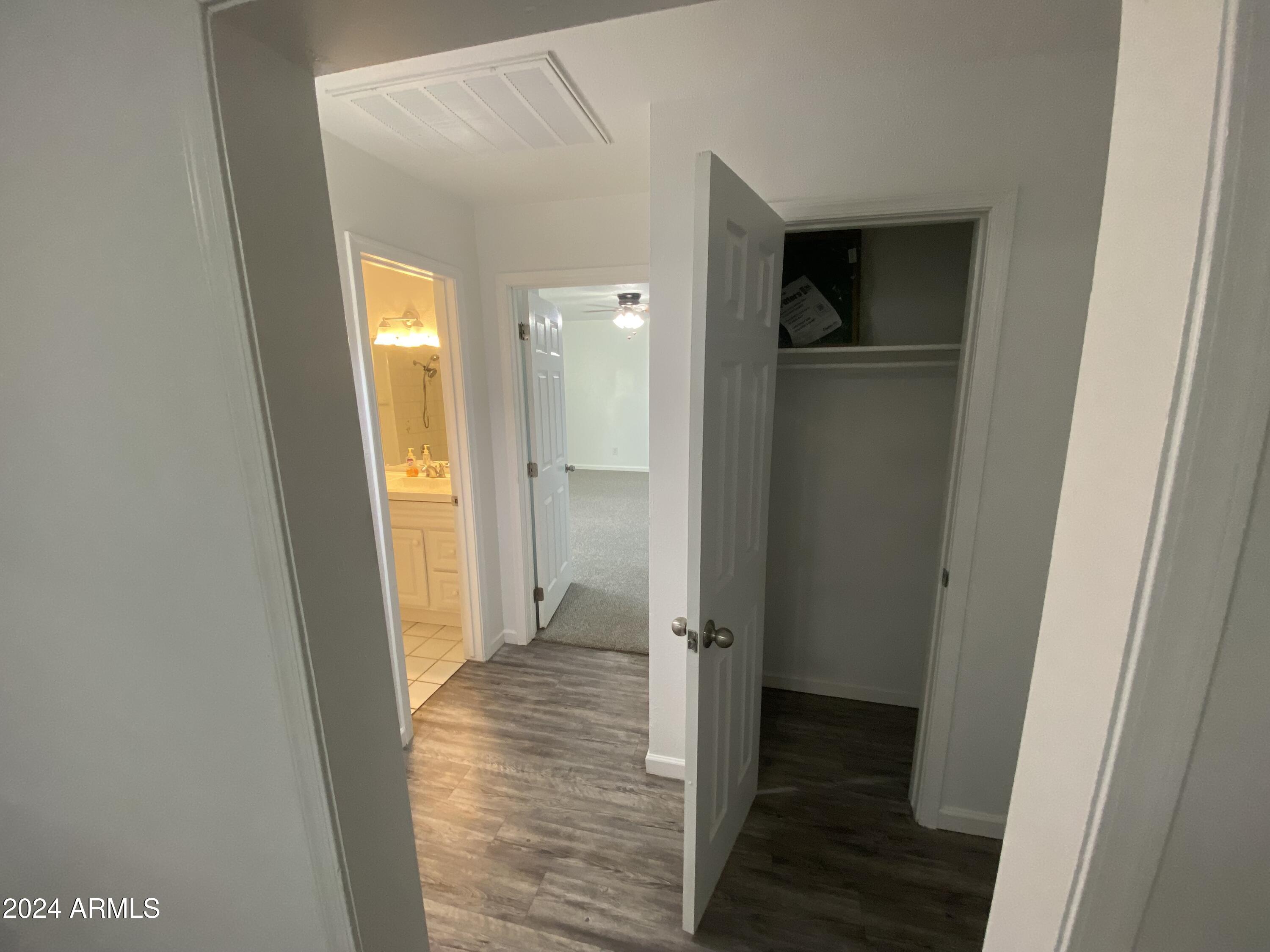 747 E SUNNYSLOPE Lane