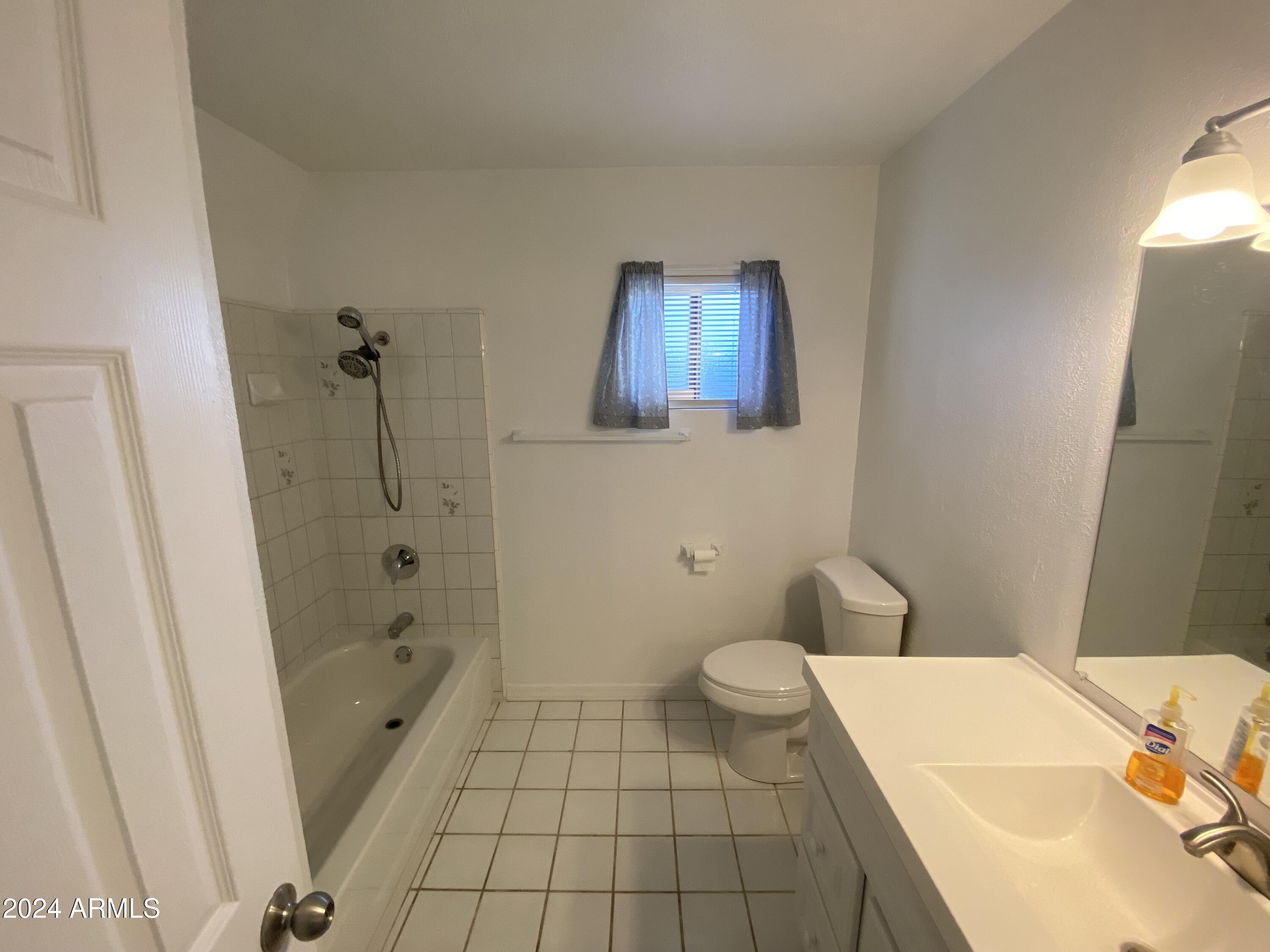 747 E SUNNYSLOPE Lane