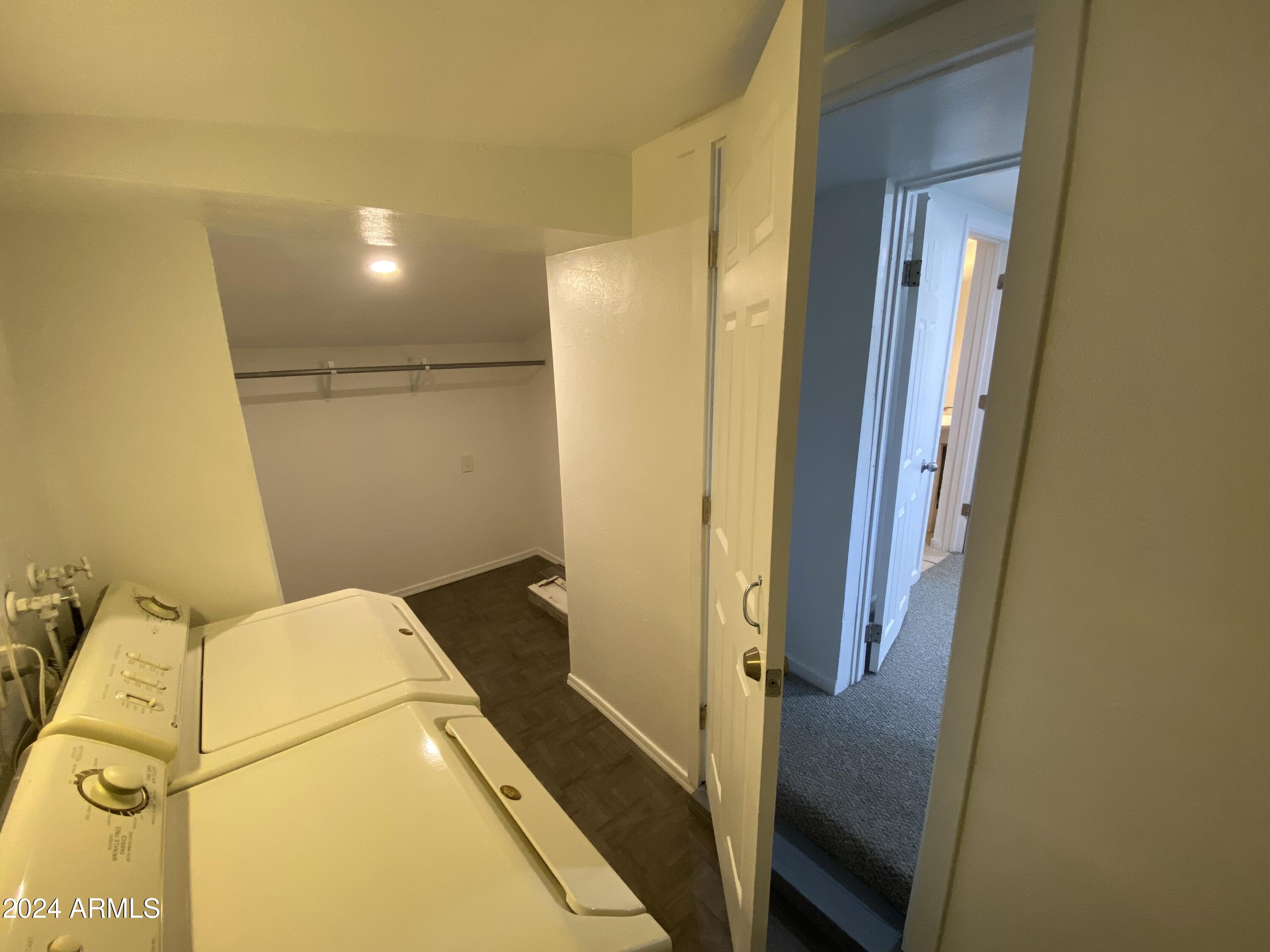 747 E SUNNYSLOPE Lane