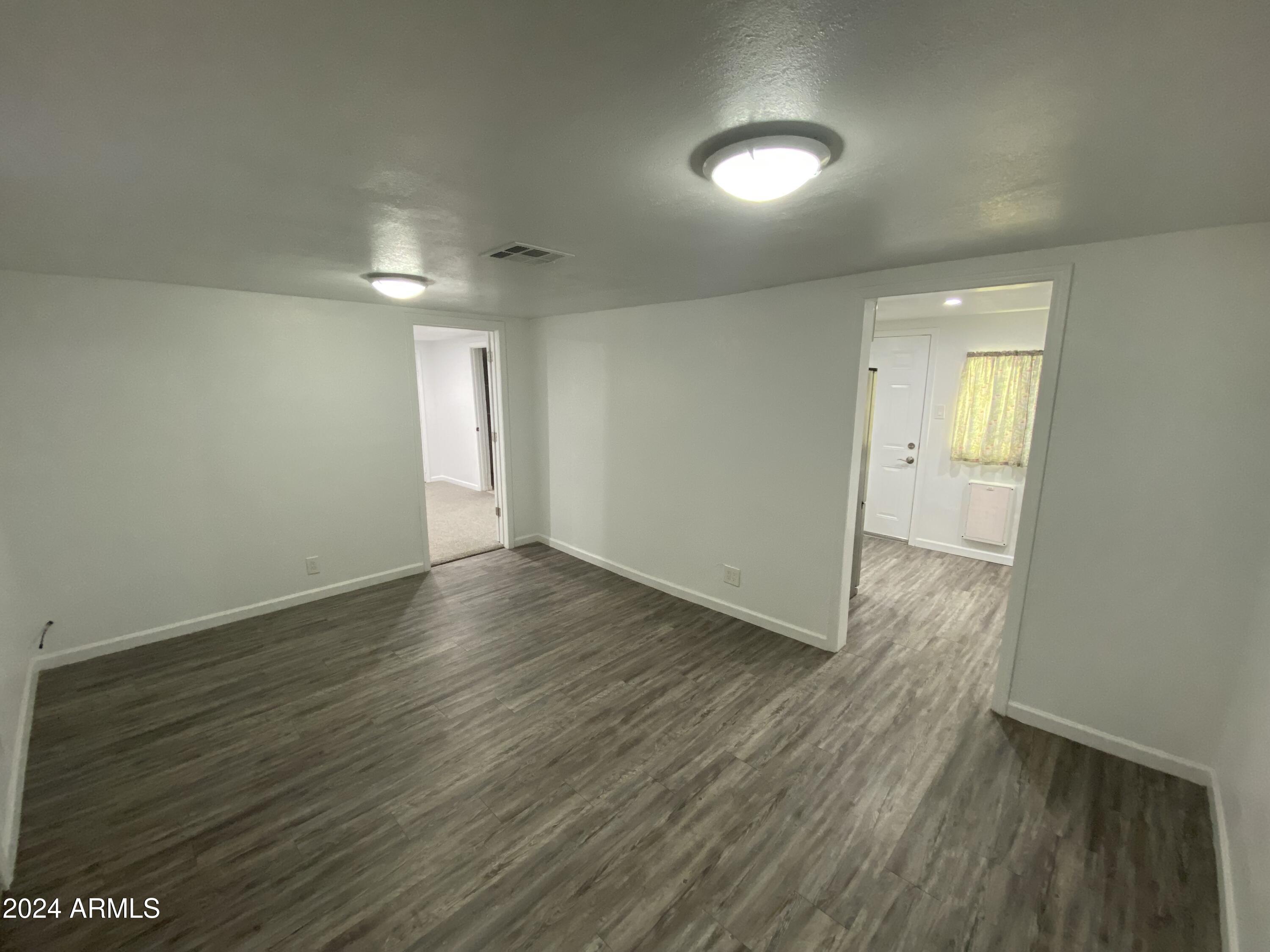 747 E SUNNYSLOPE Lane