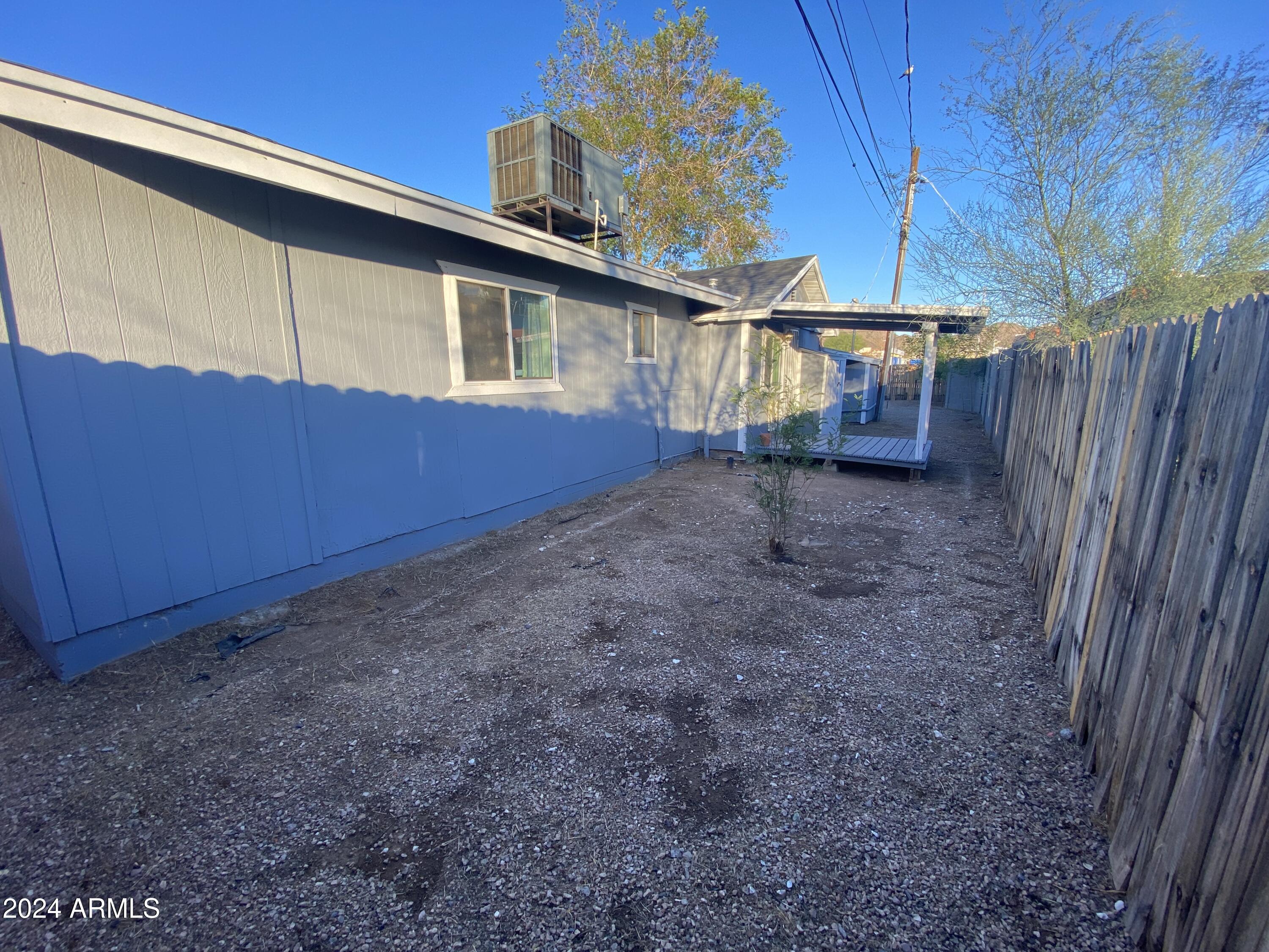 747 E SUNNYSLOPE Lane