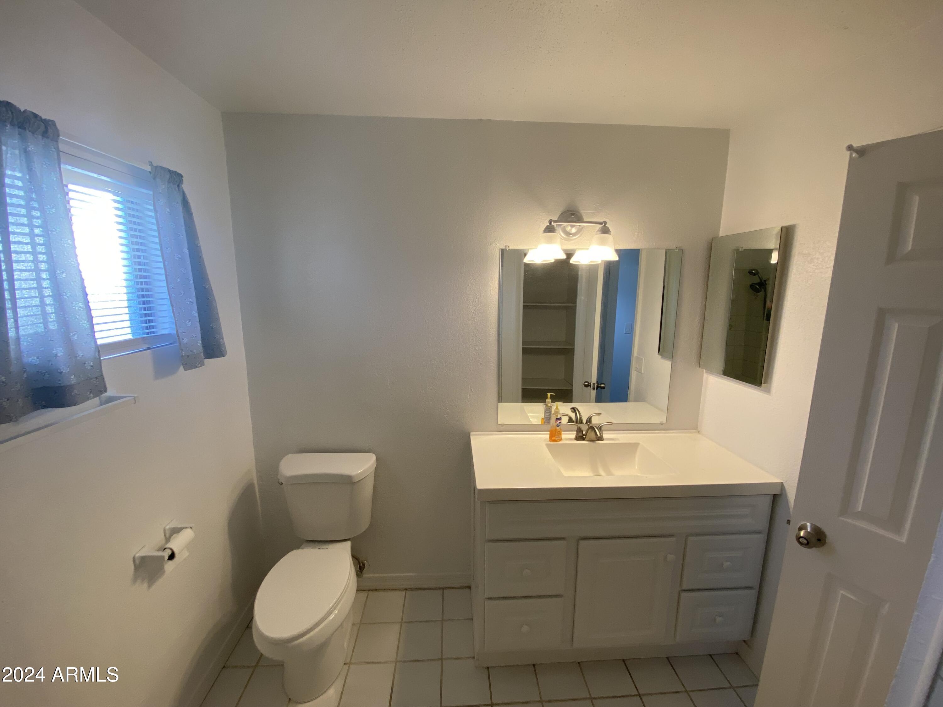 747 E SUNNYSLOPE Lane