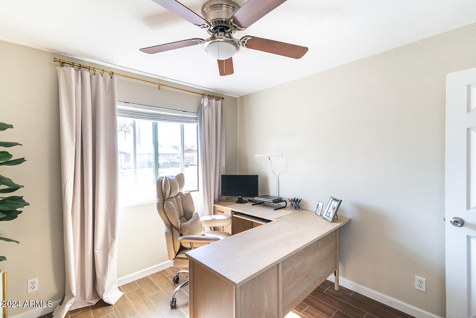 2826 E Sylvia Street