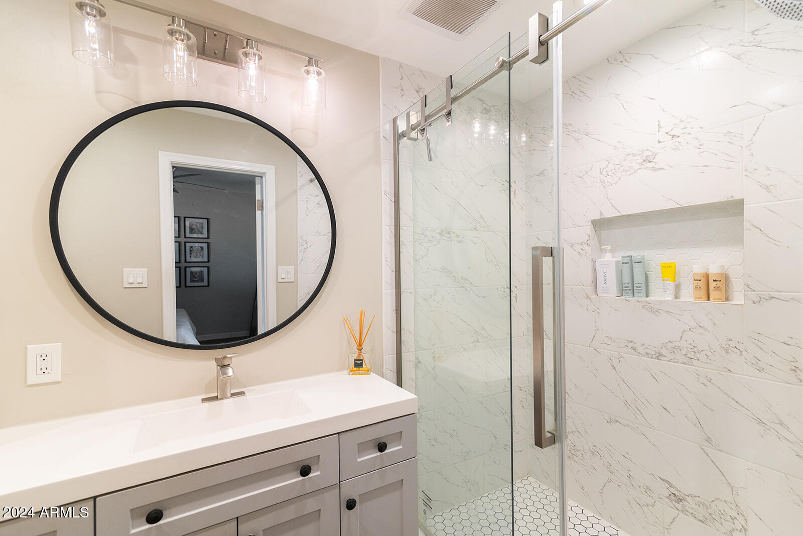 2826 E Sylvia Street