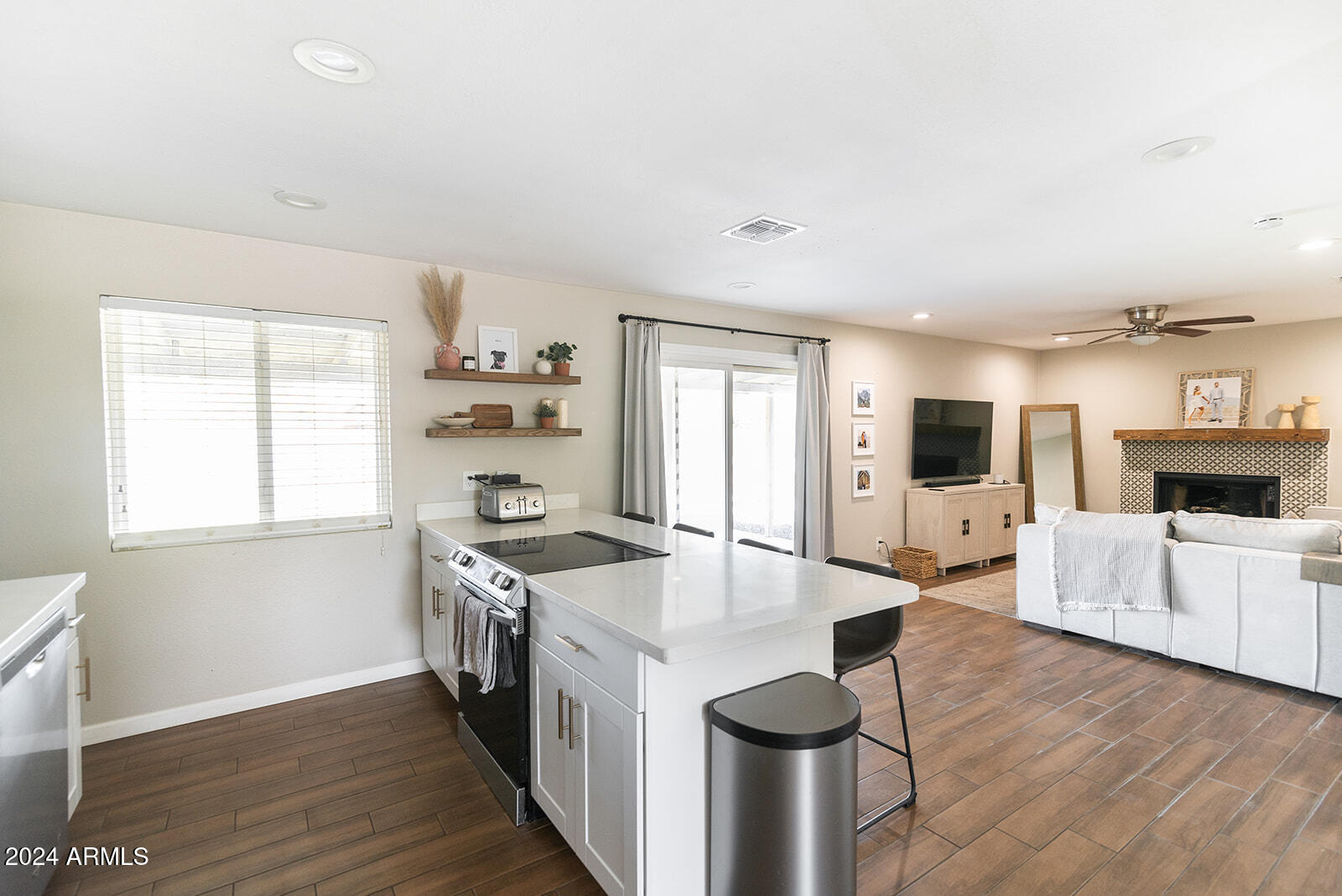 2826 E Sylvia Street