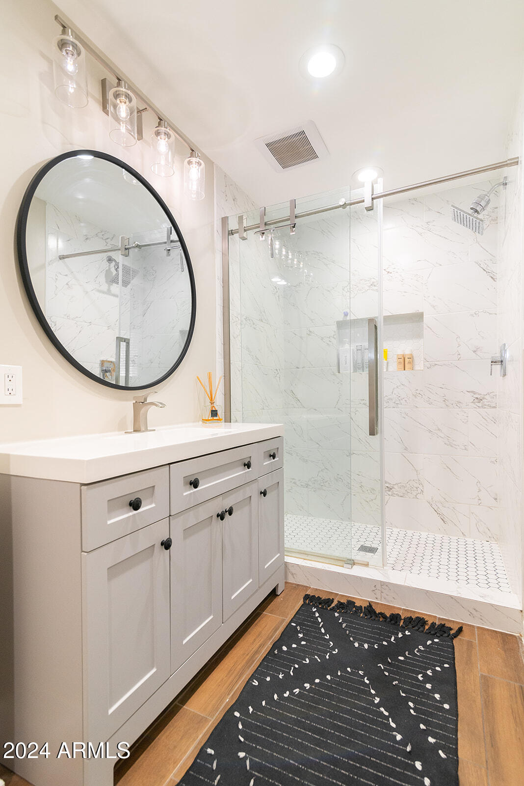 2826 E Sylvia Street