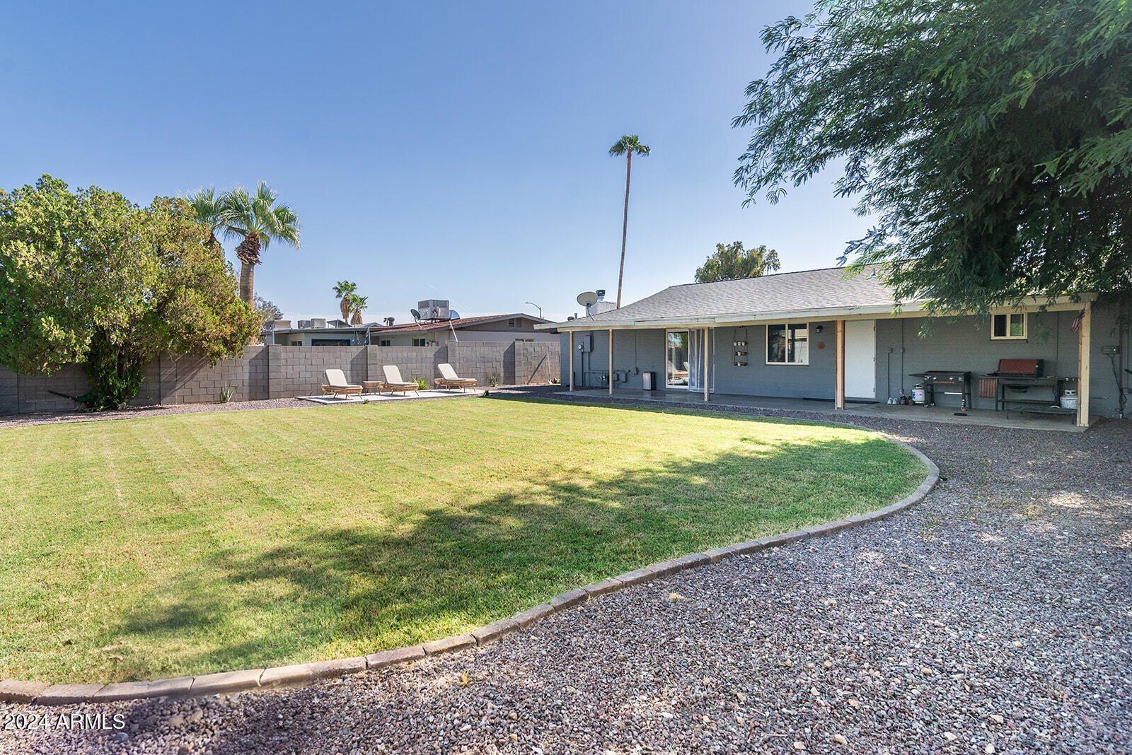 2826 E Sylvia Street