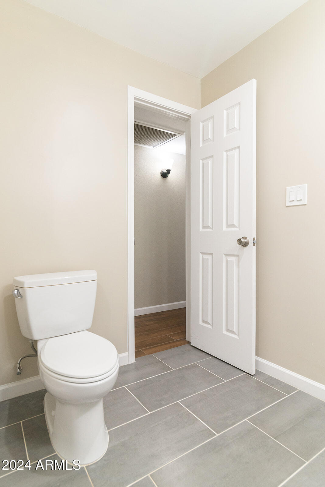 2826 E Sylvia Street