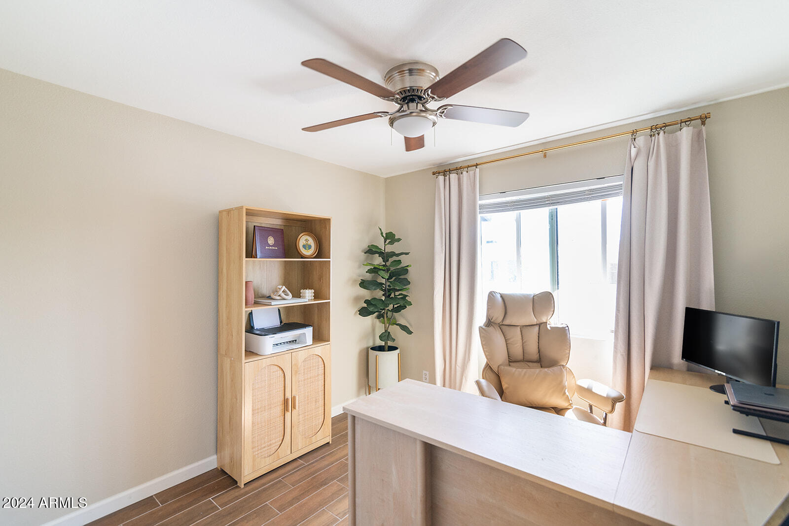 2826 E Sylvia Street