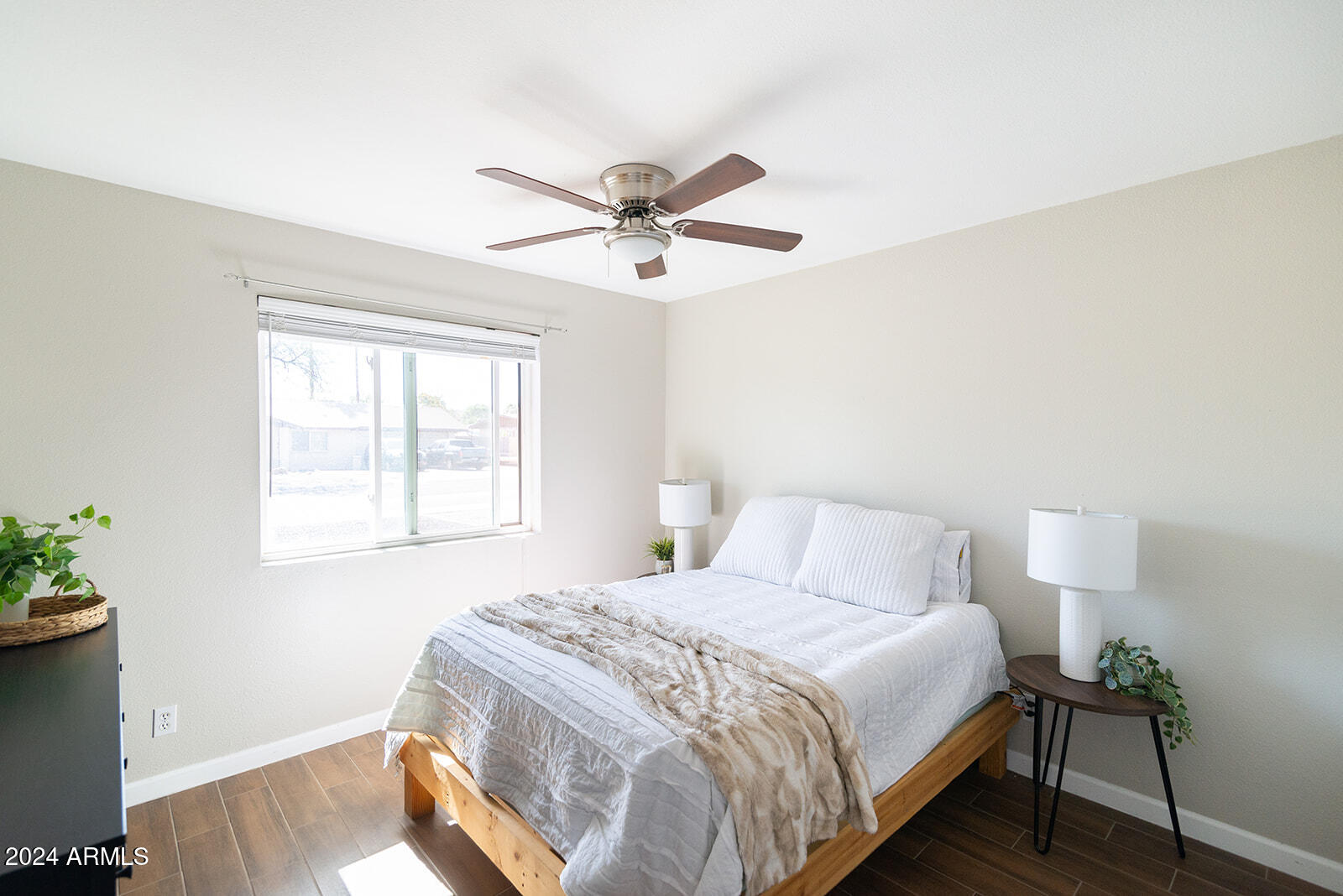 2826 E Sylvia Street