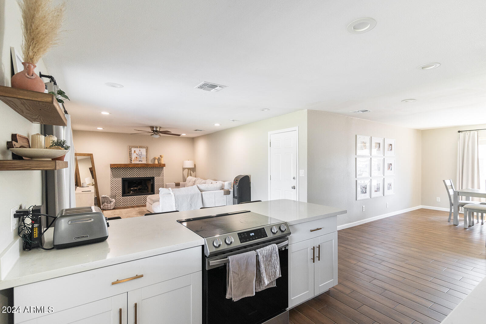 2826 E Sylvia Street