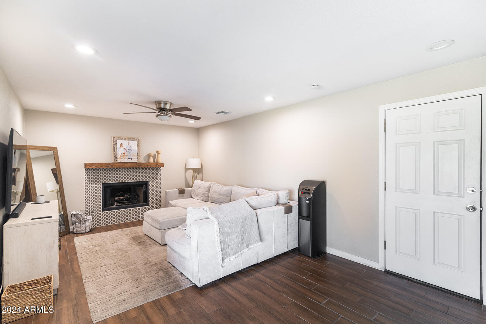 2826 E Sylvia Street